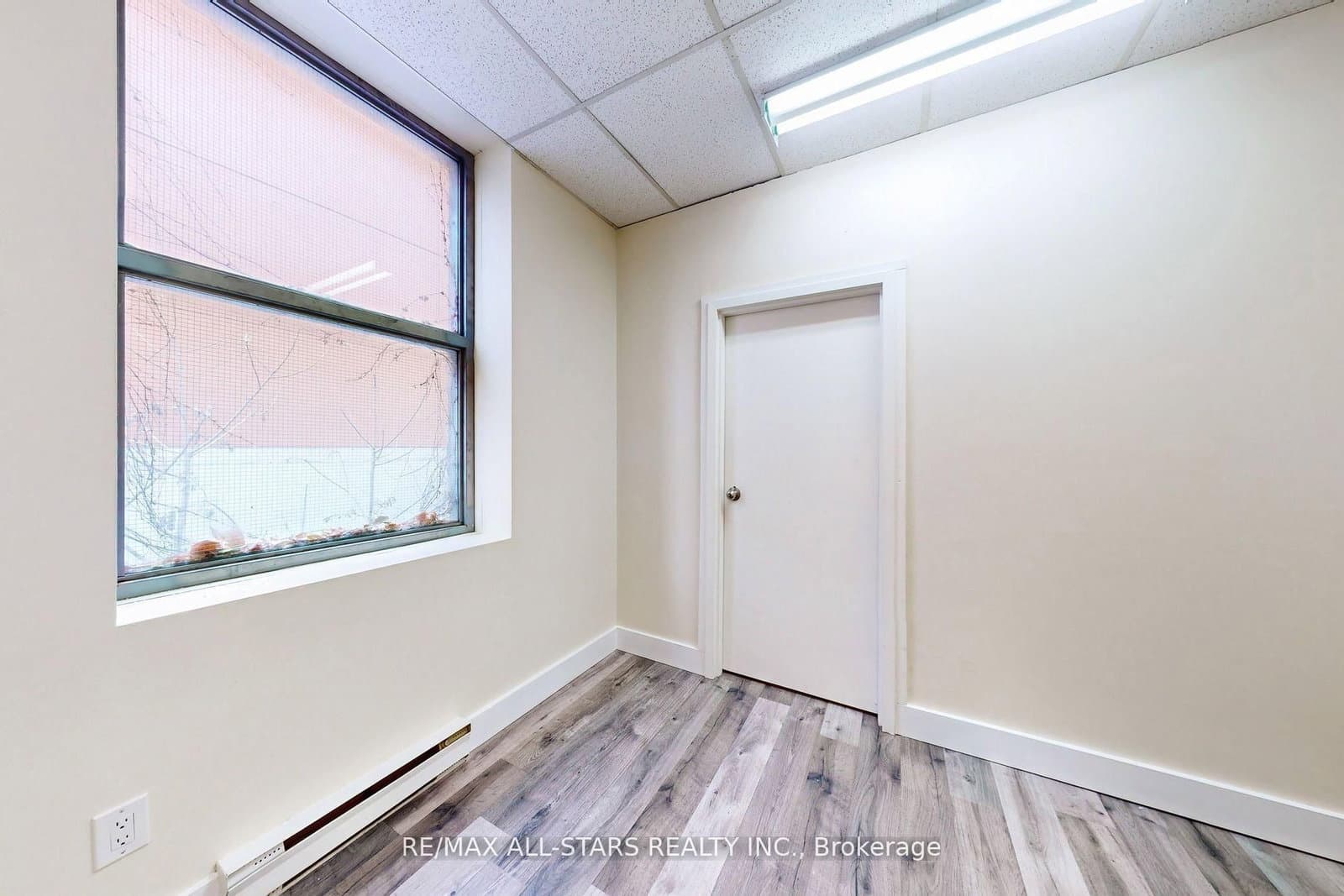 66 E Gerrard Street E, Unit 303 thumbnail 6