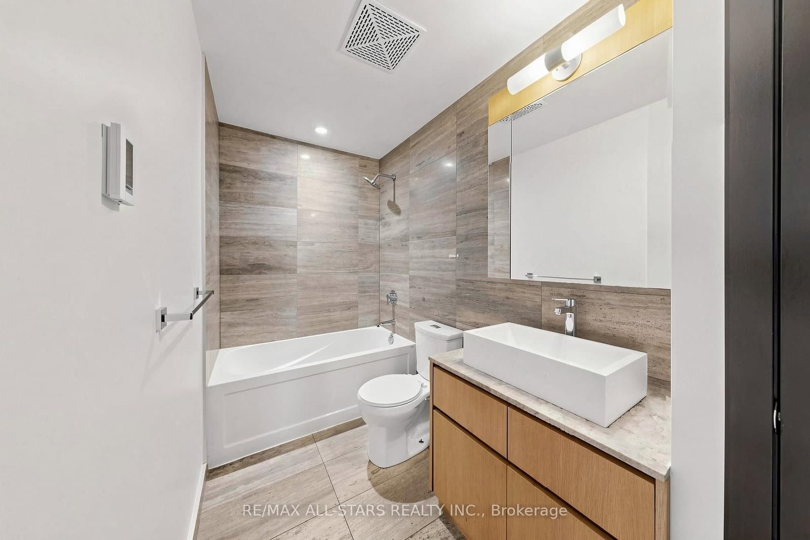 110 Fort York Boulevard, Unit G08 thumbnail 12