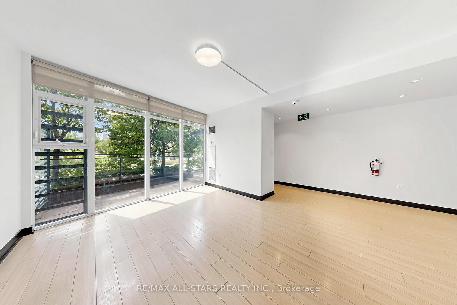 110 Fort York Boulevard, Unit G08 thumbnail 4