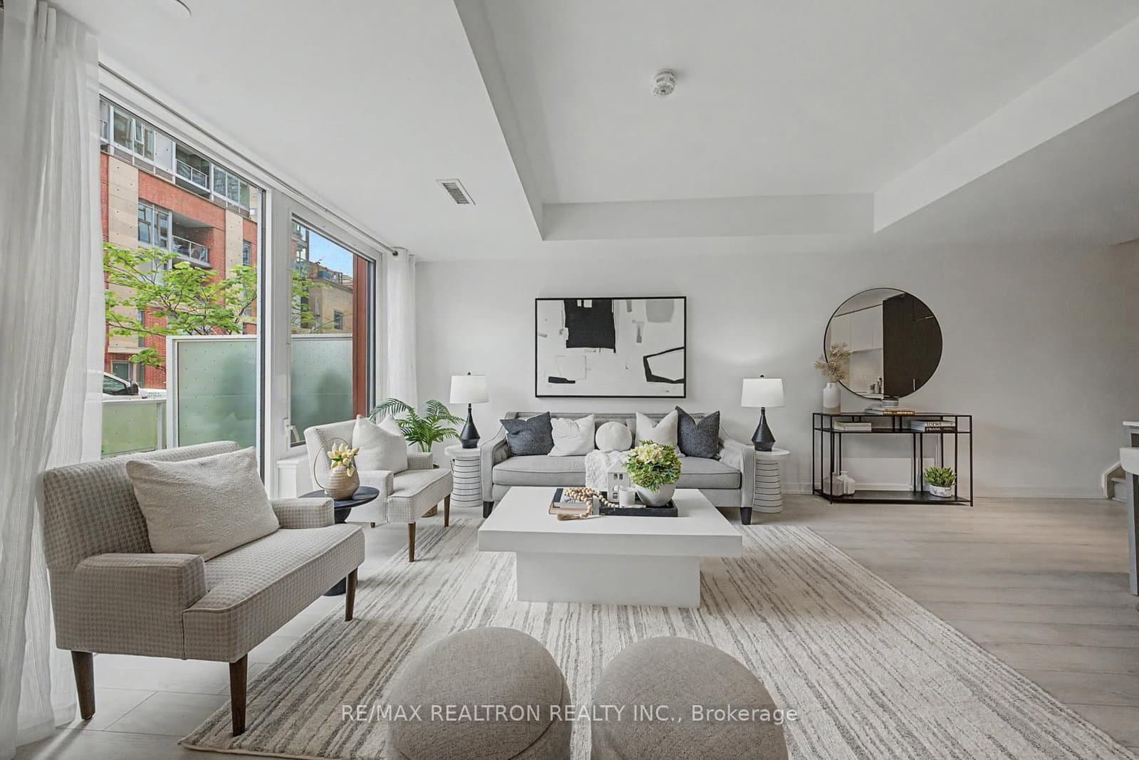 33 Helendale Avenue, Unit 102 thumbnail 13