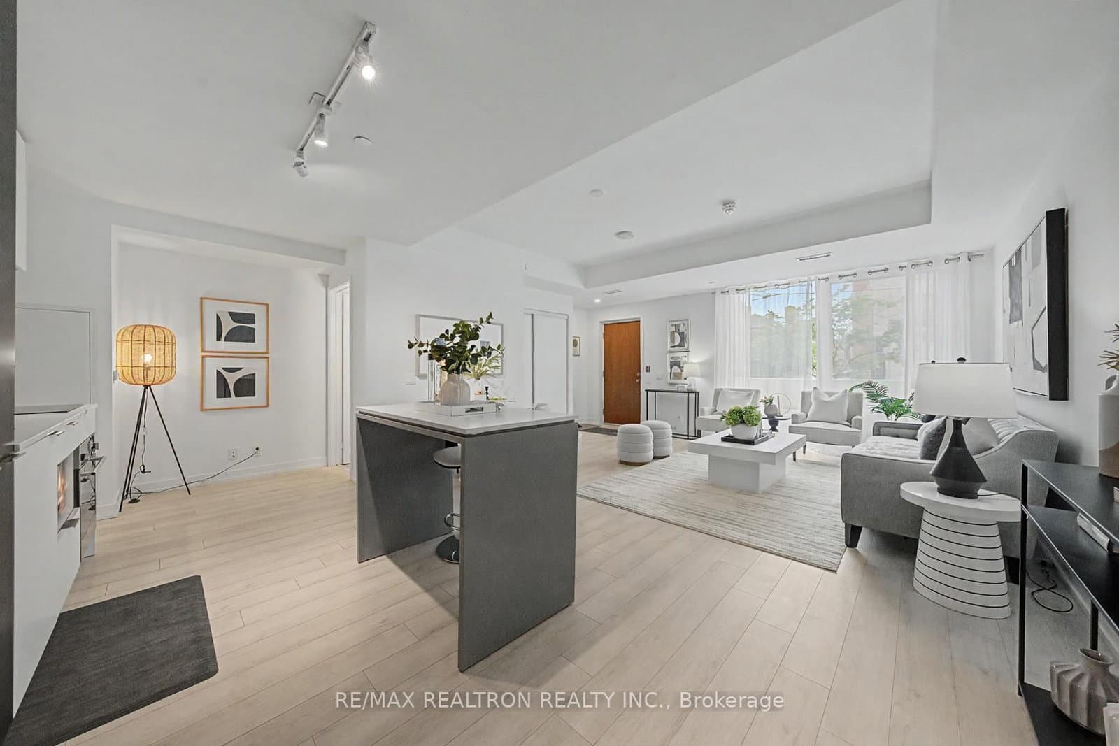 33 Helendale Avenue, Unit 102 thumbnail 16