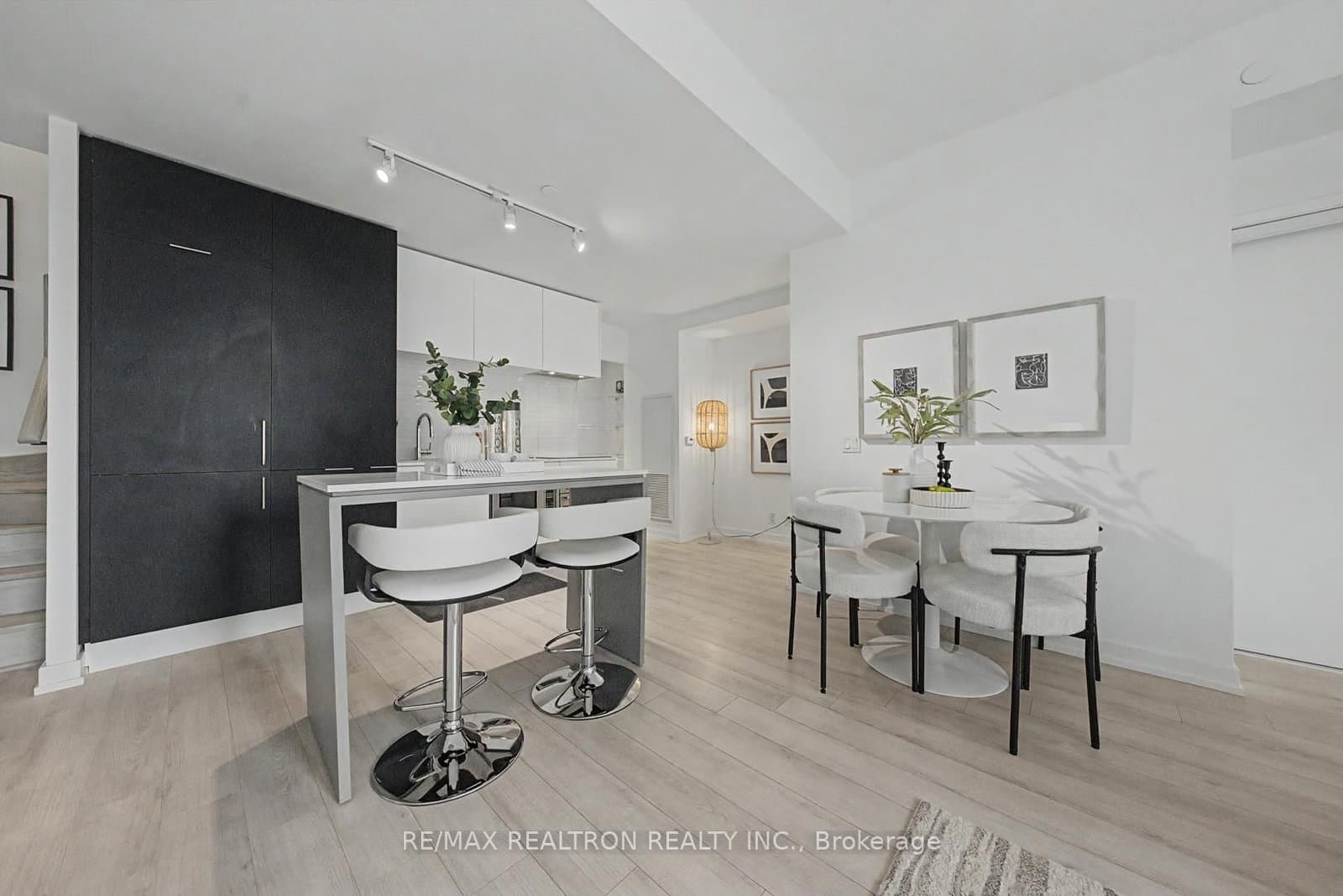 33 Helendale Avenue, Unit 102 thumbnail 17