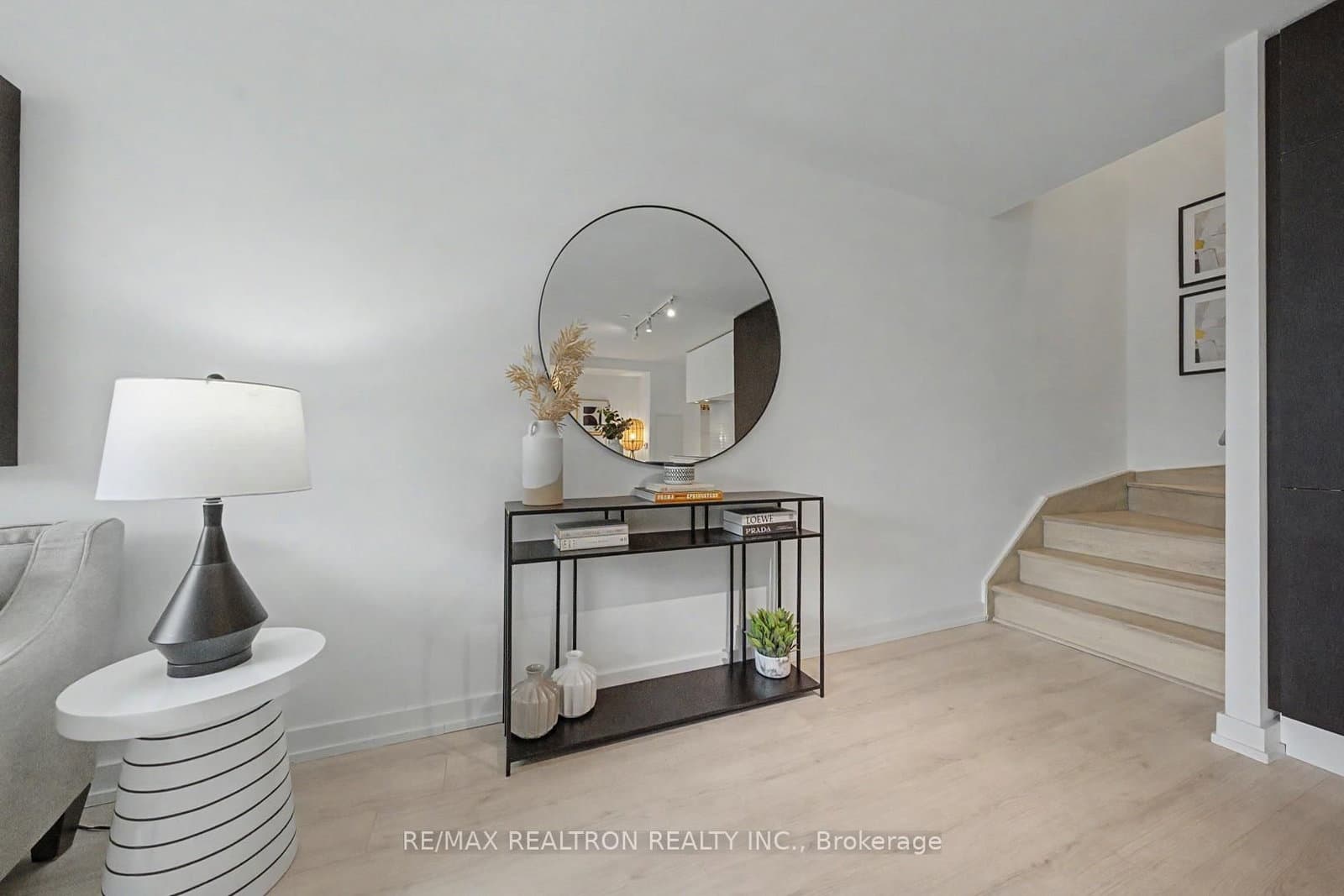 33 Helendale Avenue, Unit 102 thumbnail 18