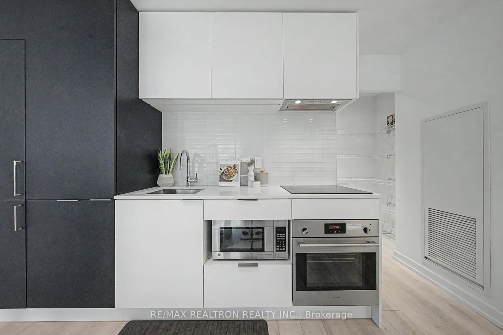 33 Helendale Avenue, Unit 102 thumbnail 21