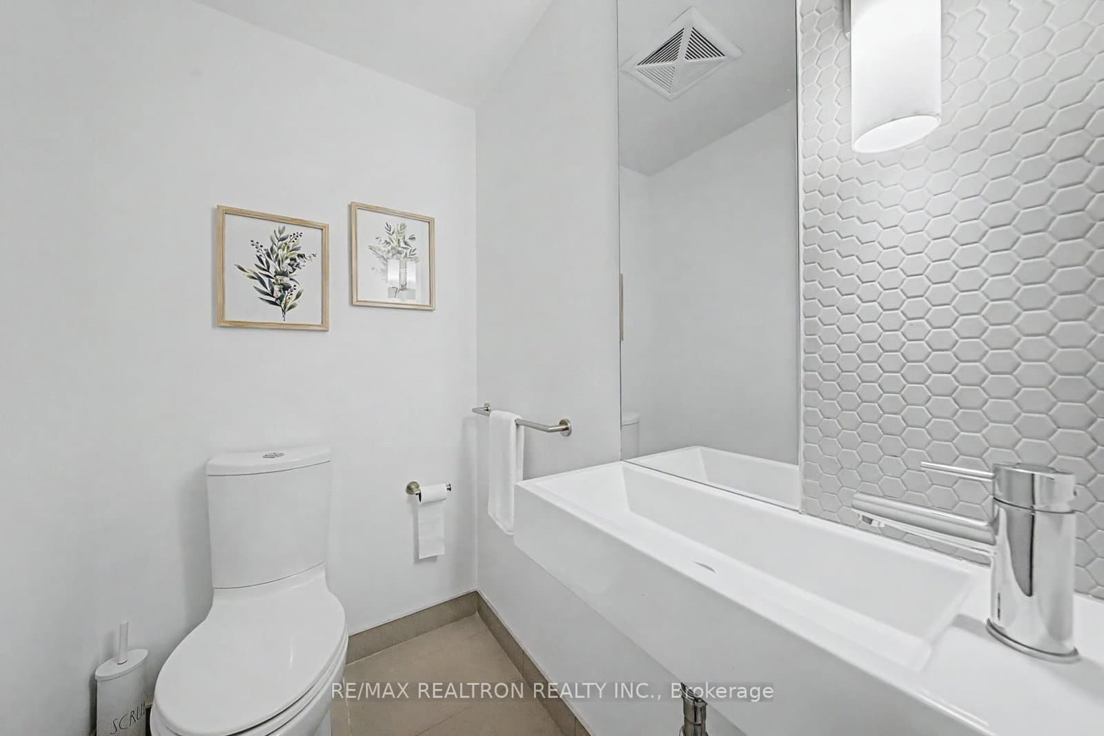 33 Helendale Avenue, Unit 102 thumbnail 23