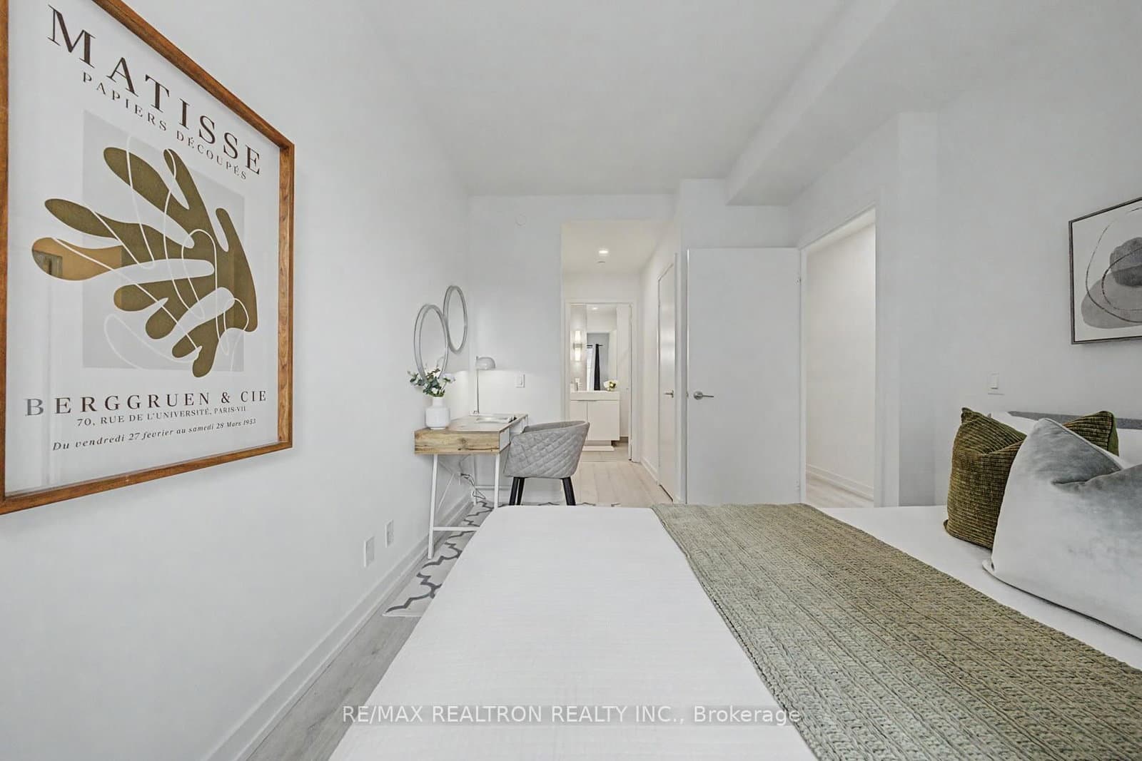 33 Helendale Avenue, Unit 102 thumbnail 29