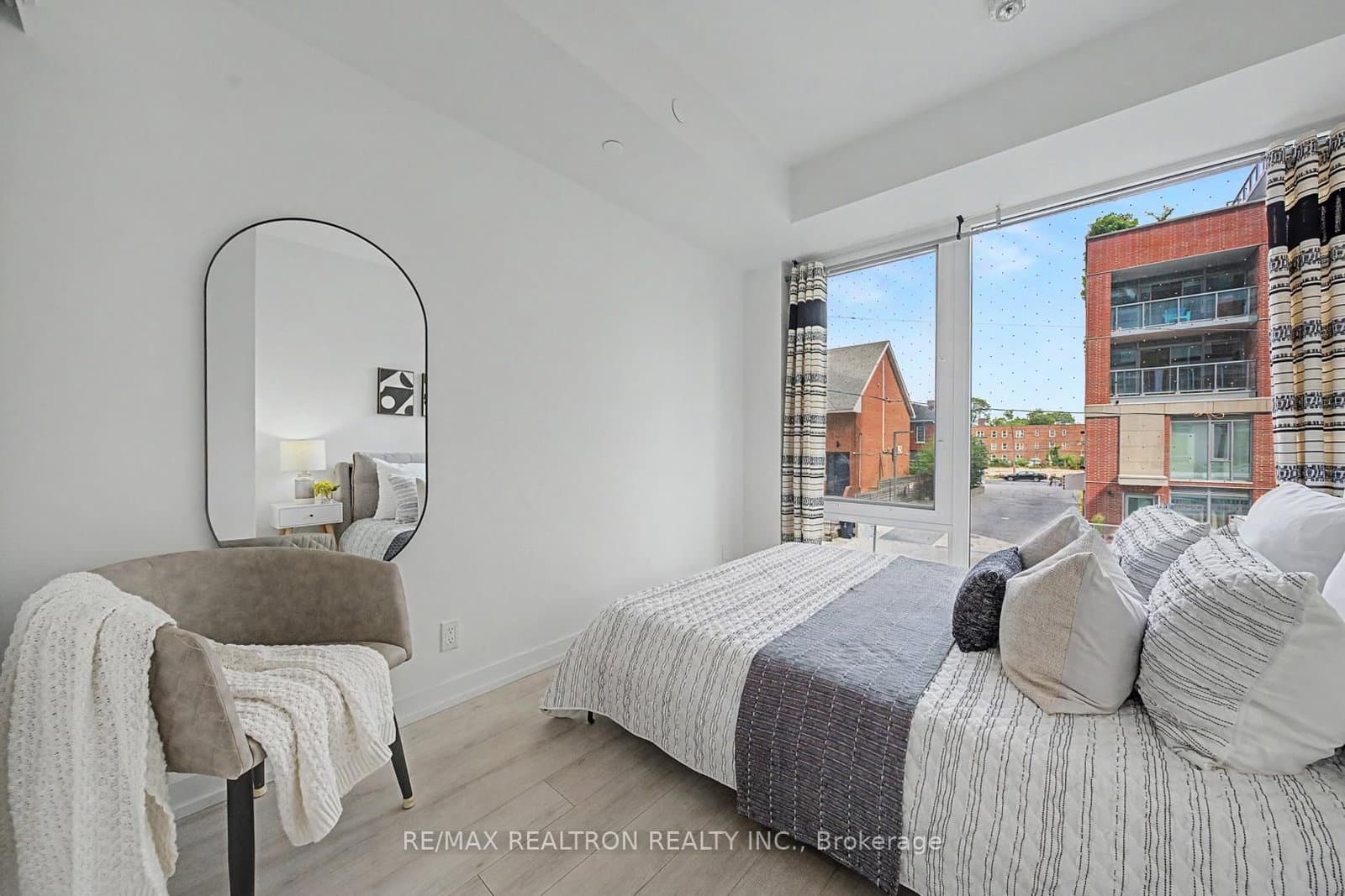 33 Helendale Avenue, Unit 102 thumbnail 34