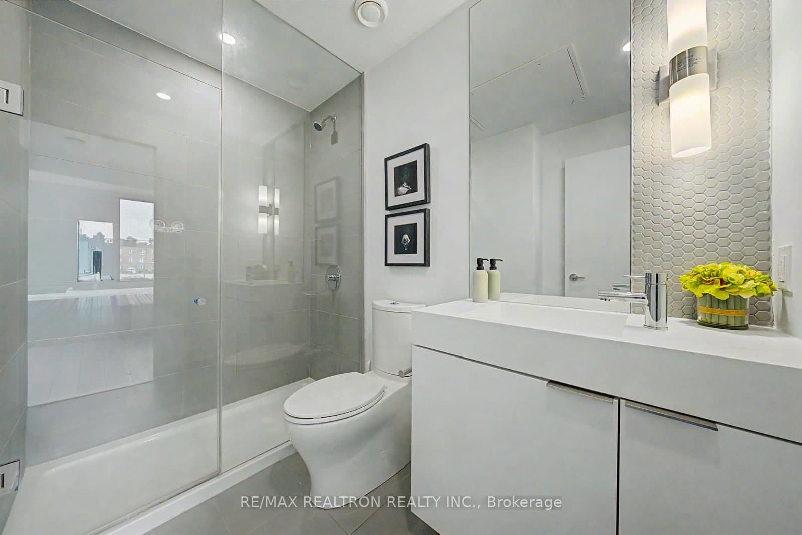 33 Helendale Avenue, Unit 102 thumbnail 35
