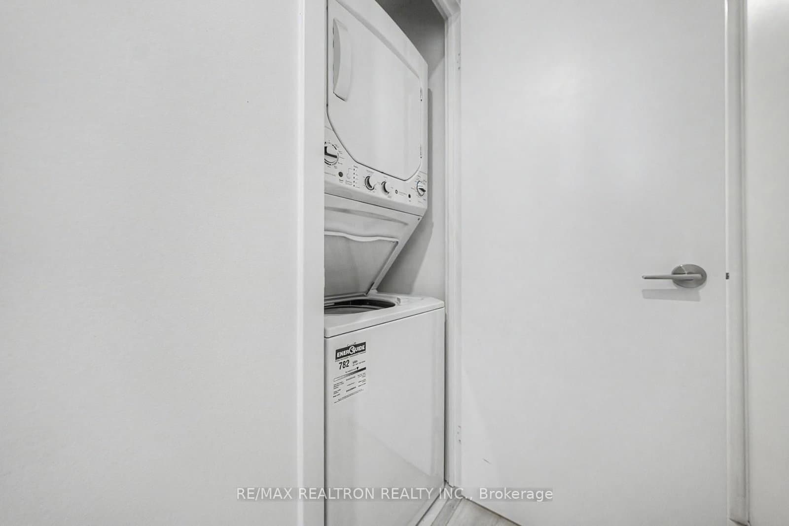 33 Helendale Avenue, Unit 102 thumbnail 37