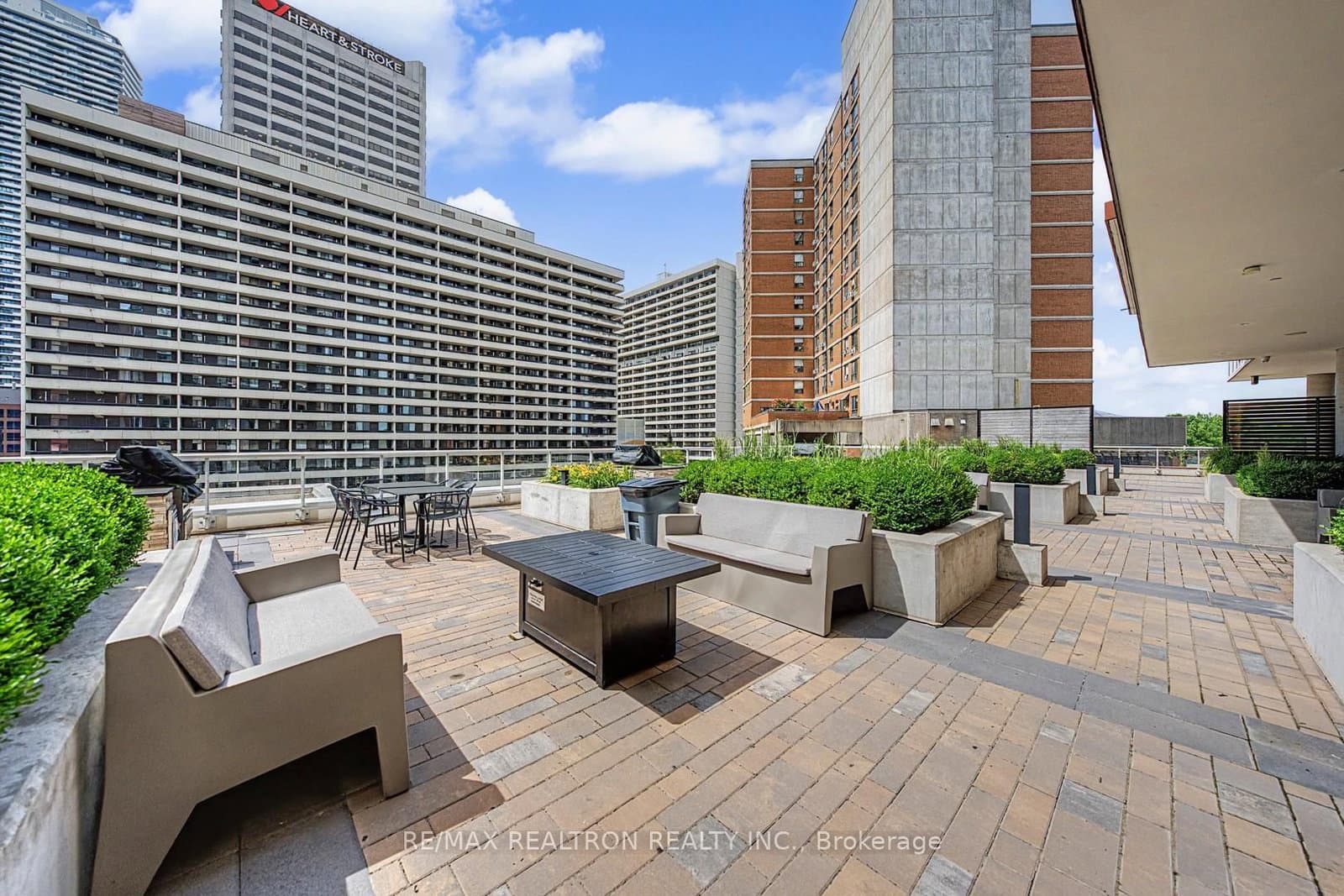 33 Helendale Avenue, Unit 102 thumbnail 38
