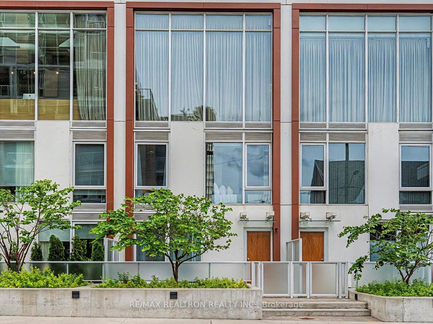 33 Helendale Avenue, Unit 102 thumbnail 6
