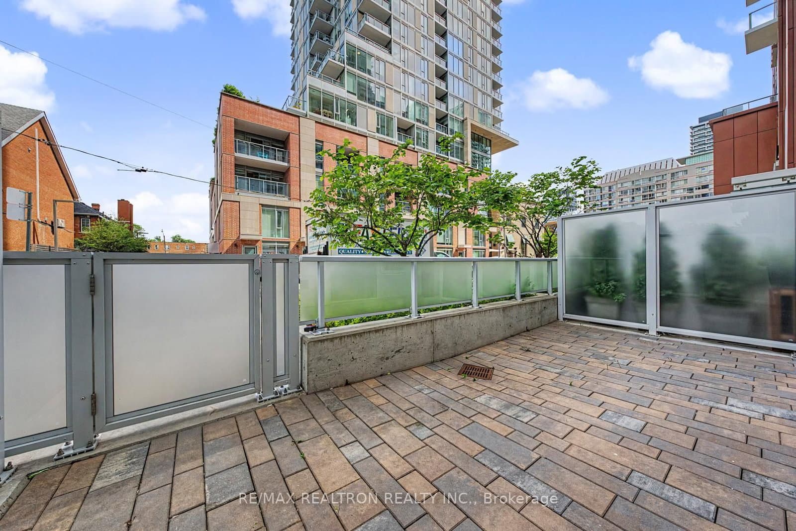 33 Helendale Avenue, Unit 102 thumbnail 7