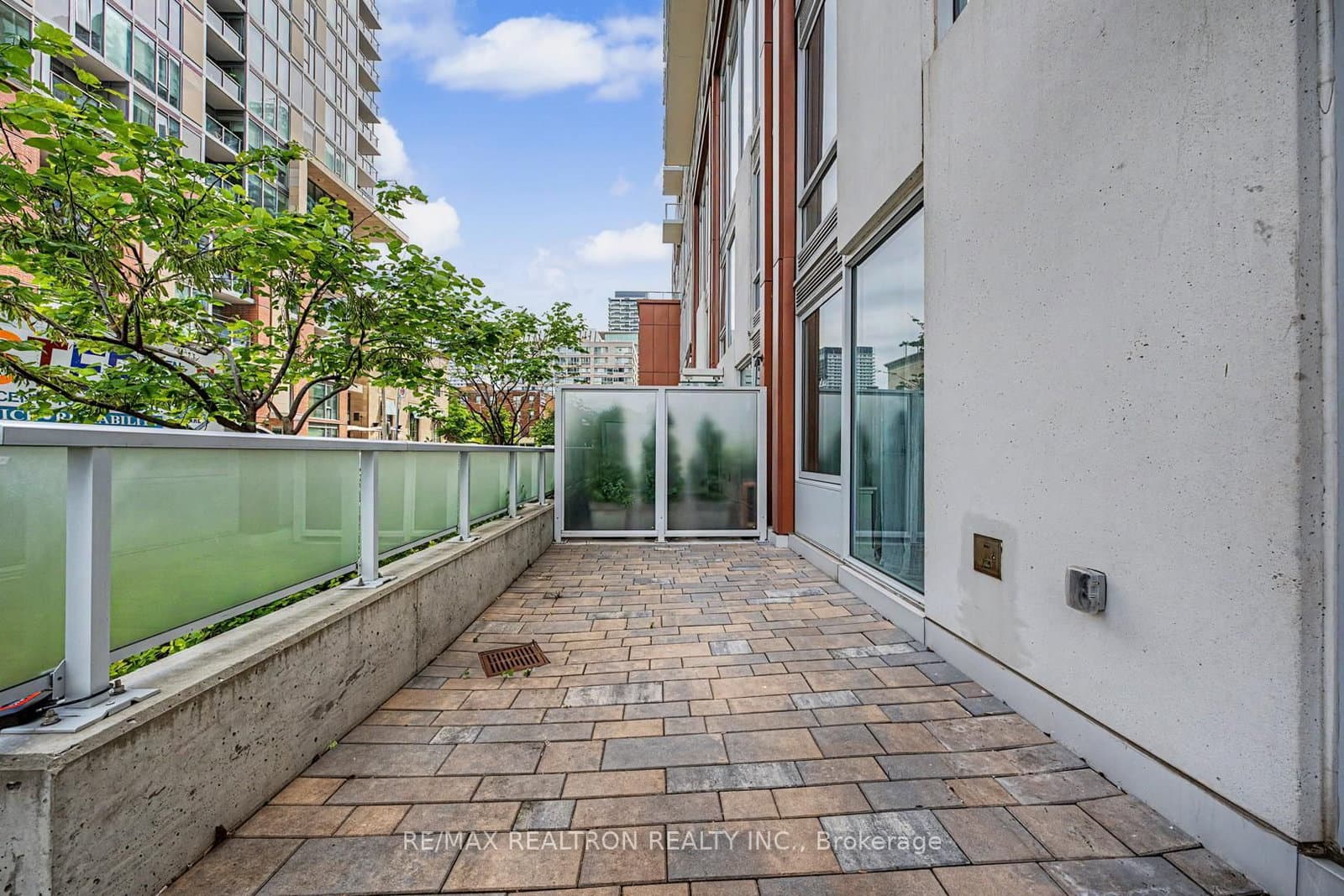 33 Helendale Avenue, Unit 102 thumbnail 8