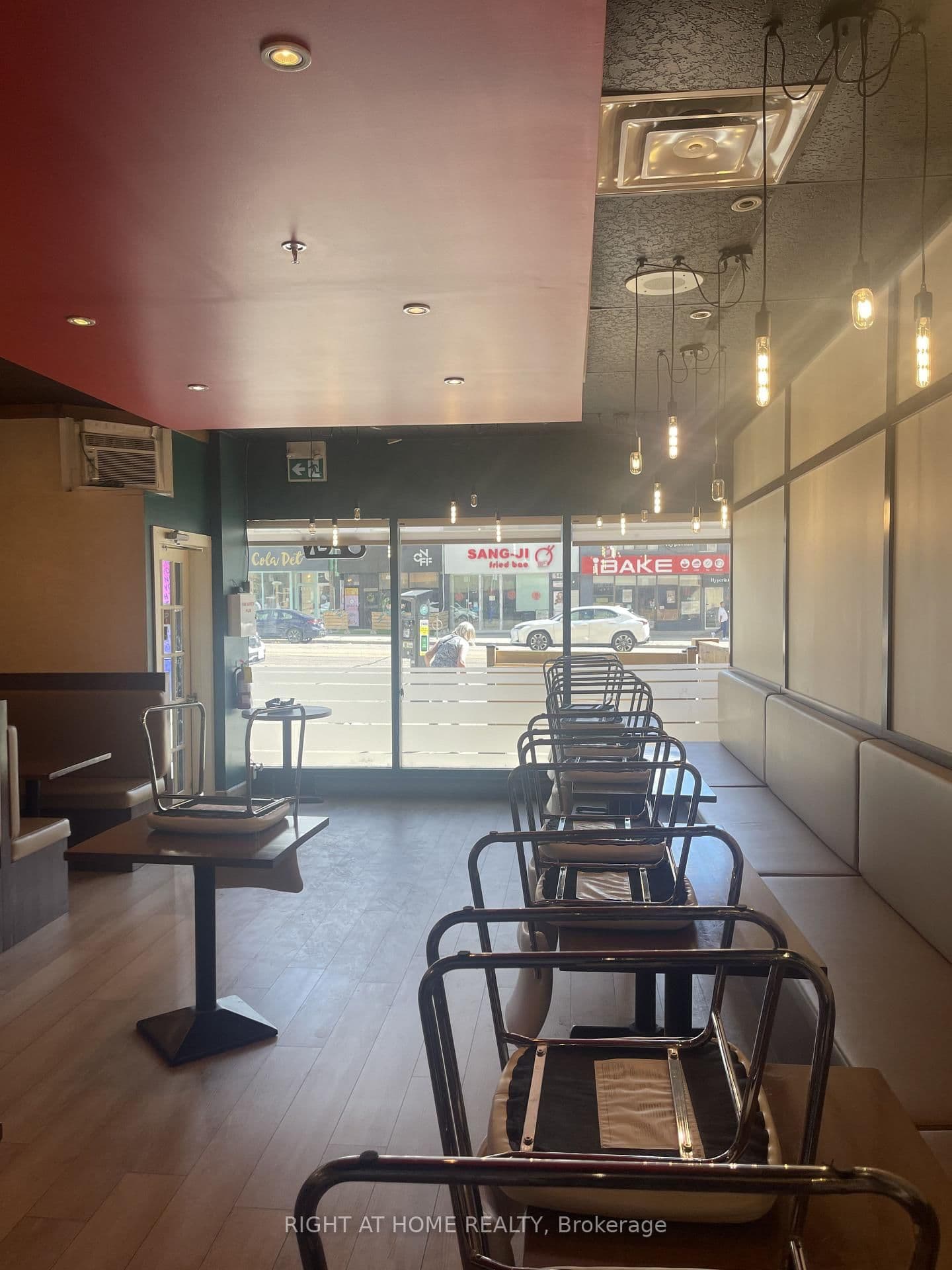 5460 Yonge Street, Unit 102 thumbnail 2