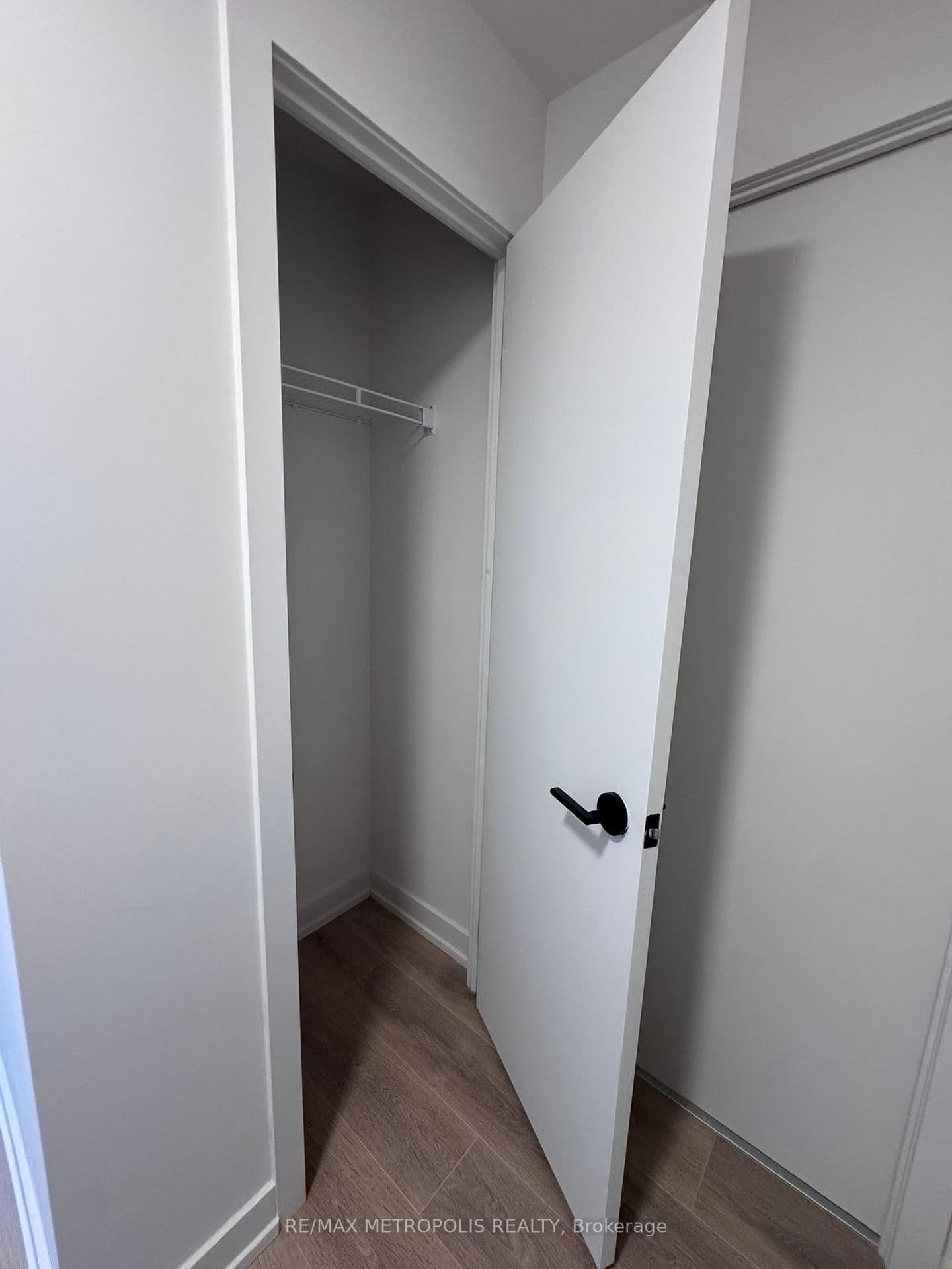 181 STERLING Road, Unit 1418 thumbnail 10