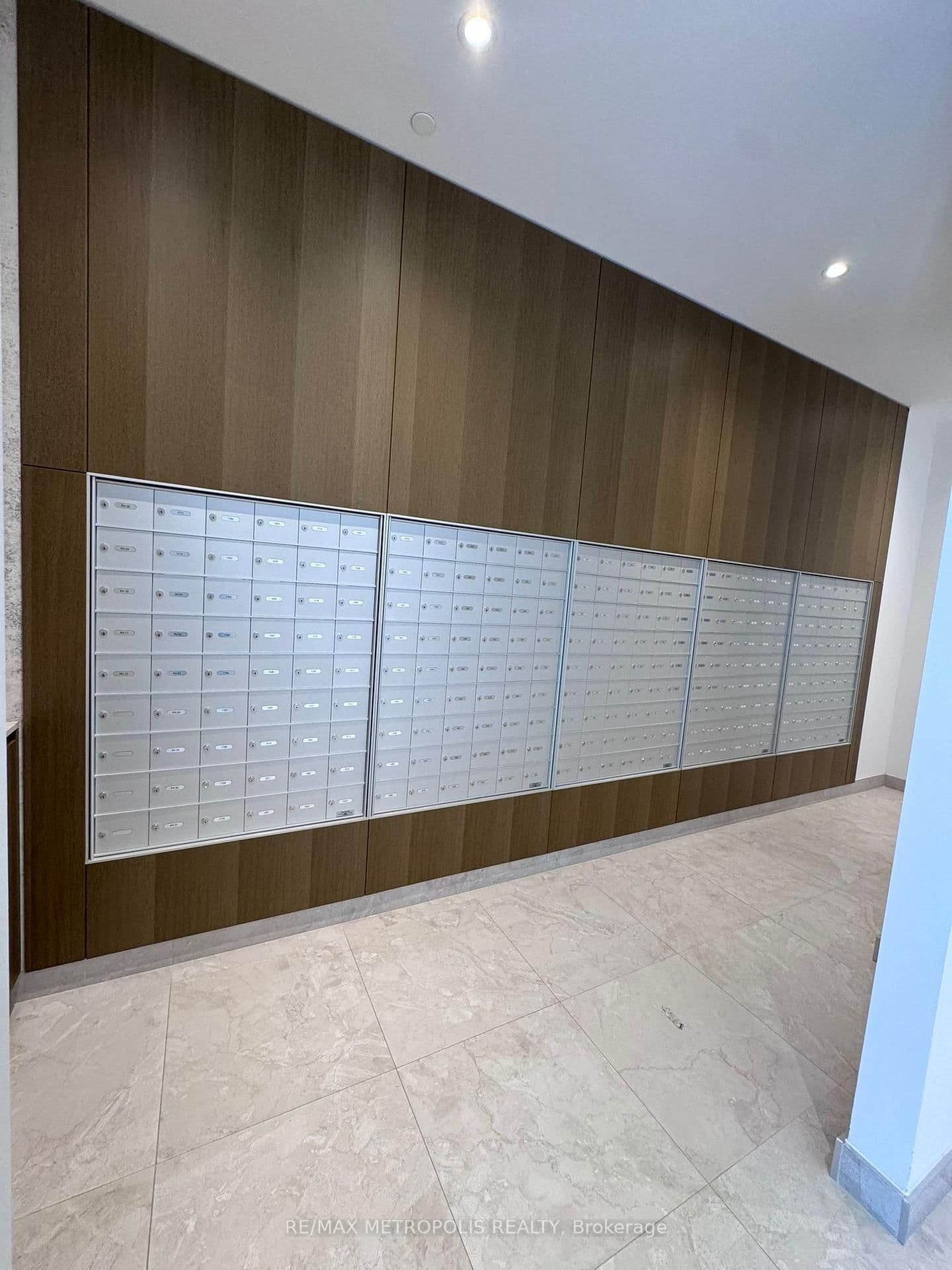 181 STERLING Road, Unit 1418 thumbnail 15