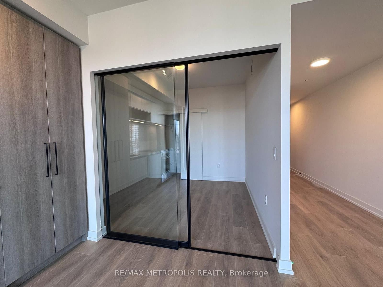 181 STERLING Road, Unit 1418 thumbnail 6