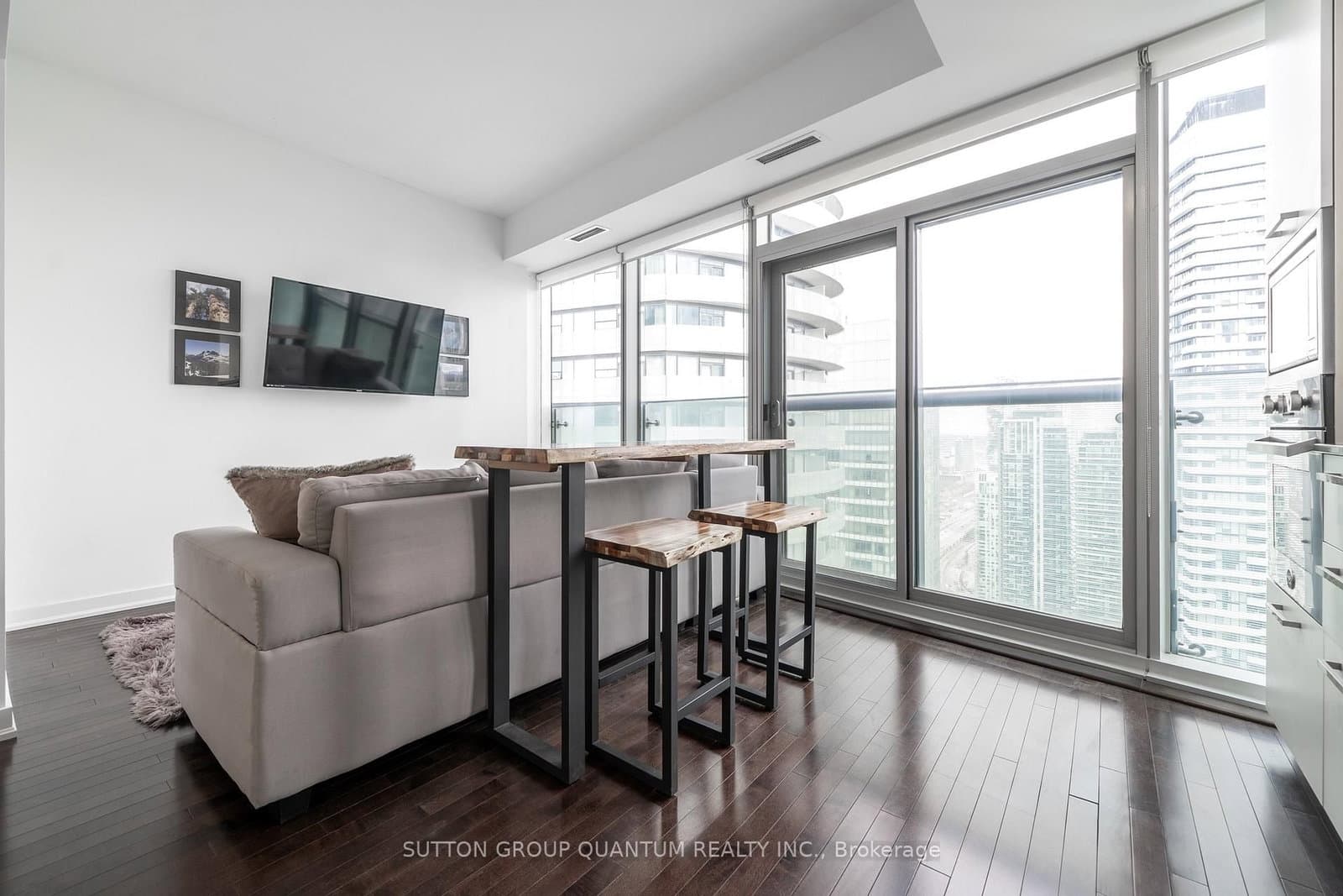 12 York Street, Unit 4901 thumbnail 9