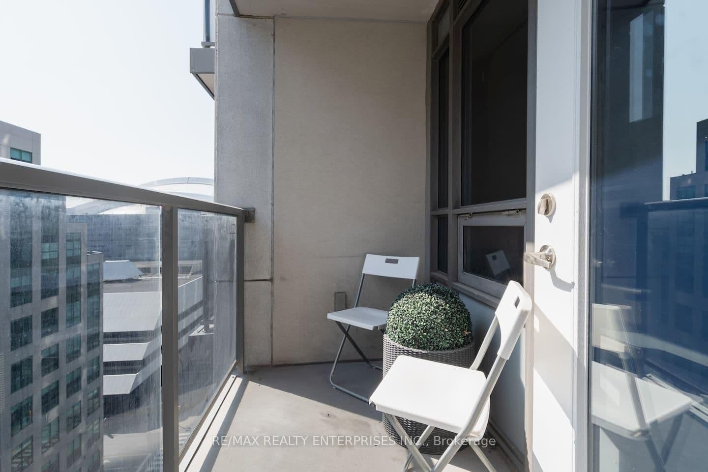20 Blue Jays Way, Unit 1509 thumbnail 11
