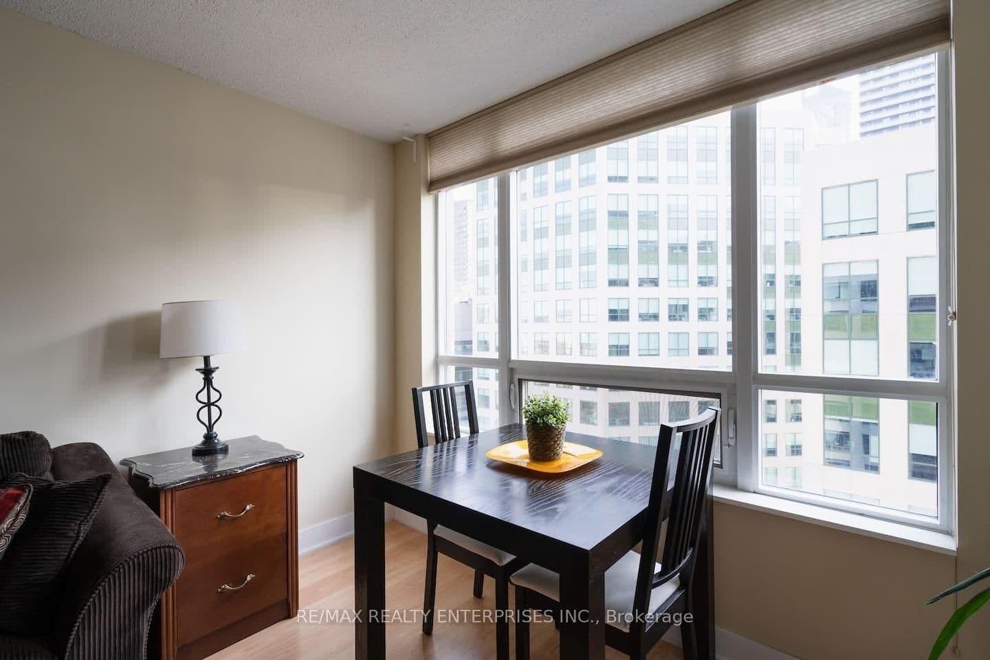 20 Blue Jays Way, Unit 1509 thumbnail 12