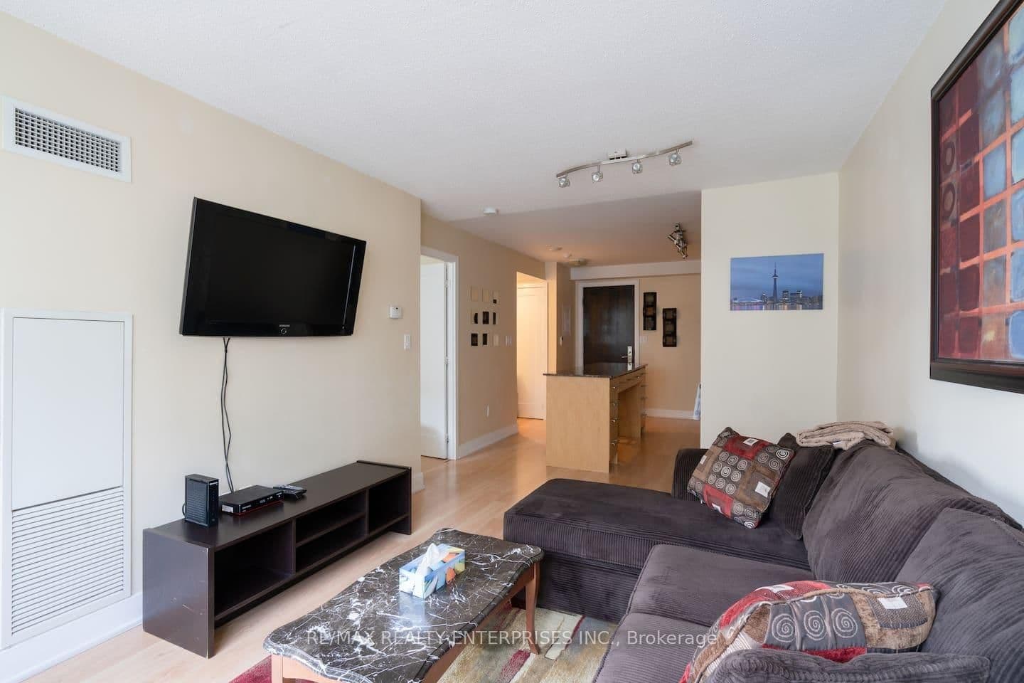 20 Blue Jays Way, Unit 1509 thumbnail 6