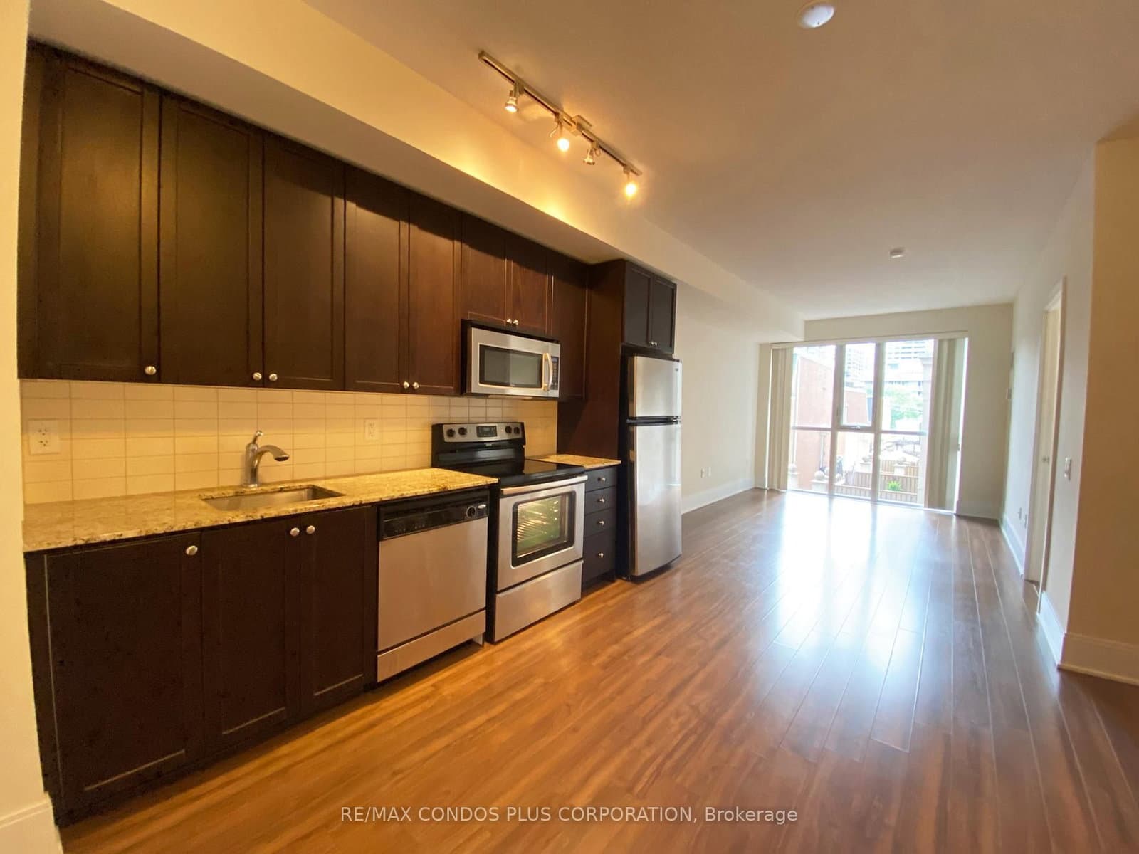 560 Front Street W, Unit 325 thumbnail 3