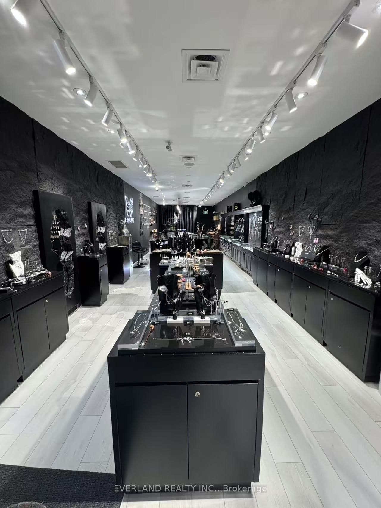 2515 Yonge Street thumbnail 2