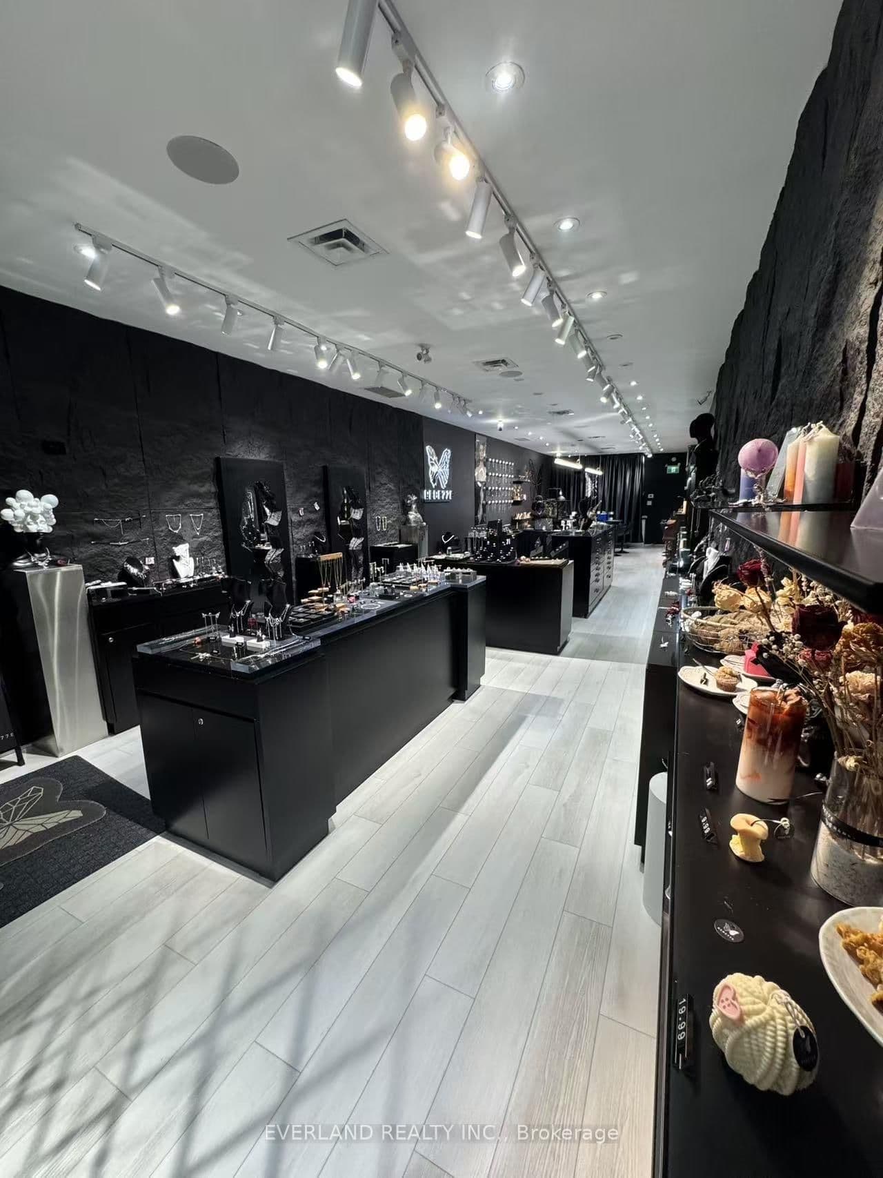 2515 Yonge Street thumbnail 4