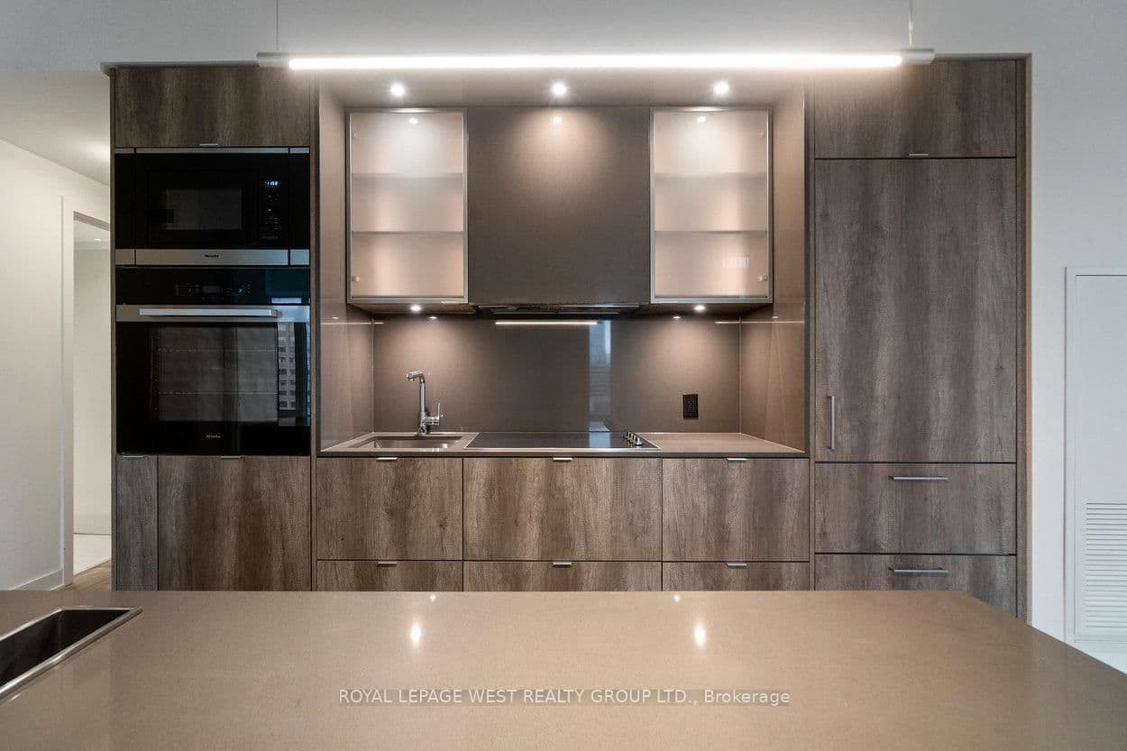 11 Yorkville Avenue, Unit 1310 thumbnail 10