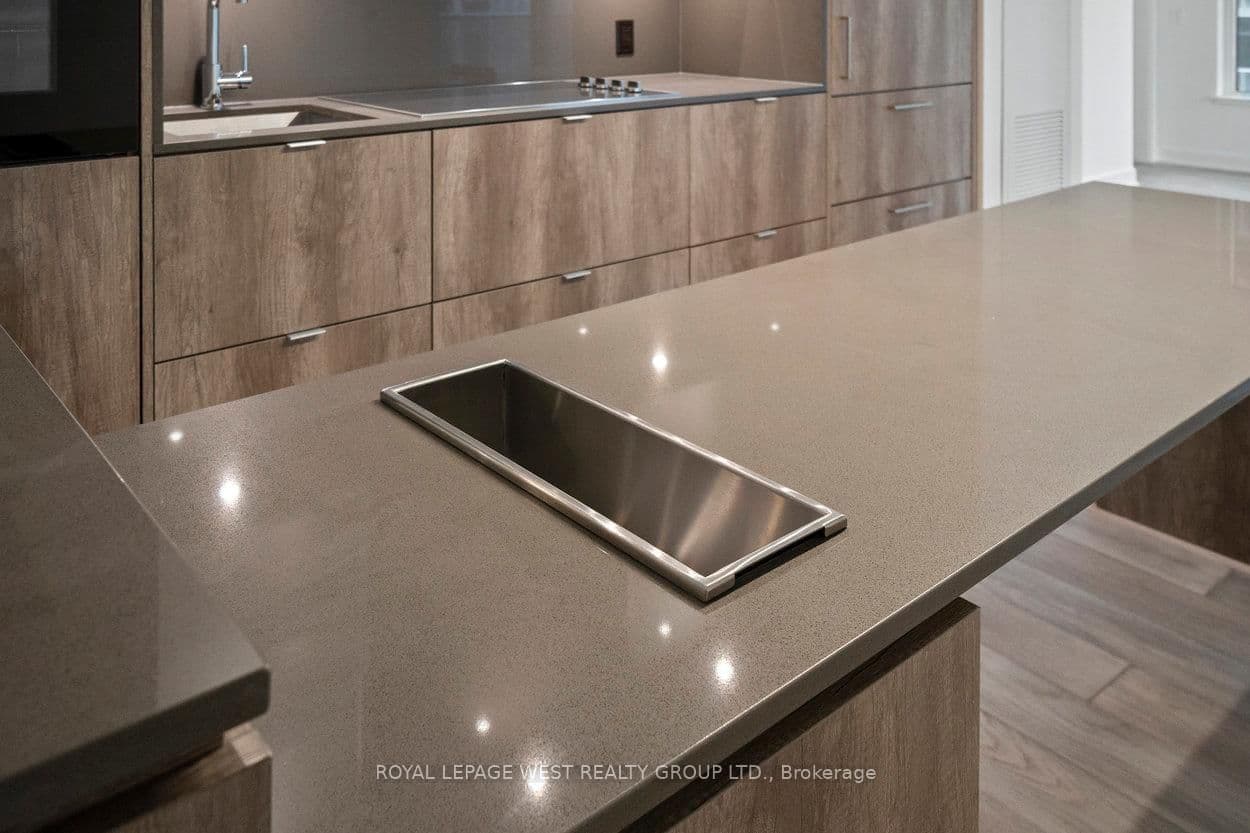 11 Yorkville Avenue, Unit 1310 thumbnail 16