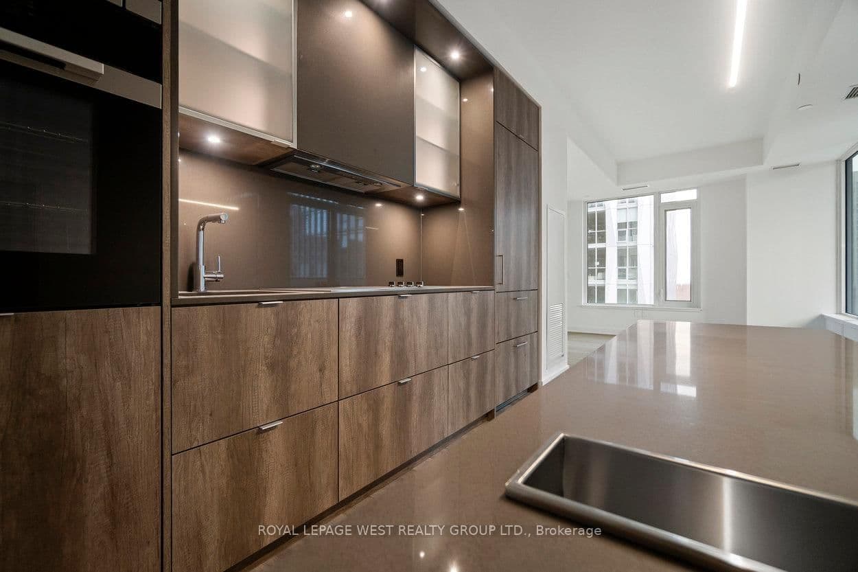 11 Yorkville Avenue, Unit 1310 thumbnail 17