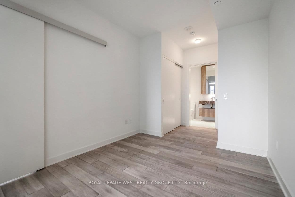 11 Yorkville Avenue, Unit 1310 thumbnail 26