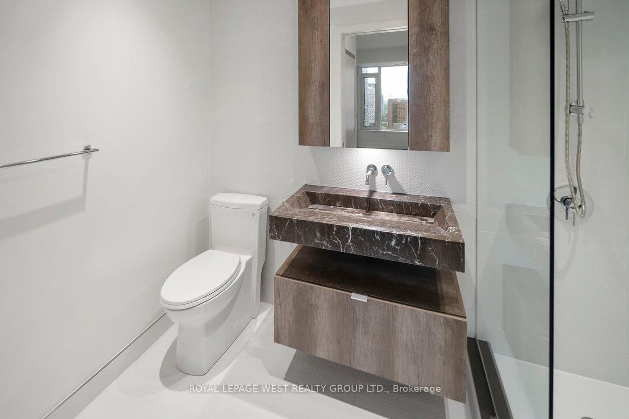 11 Yorkville Avenue, Unit 1310 thumbnail 29