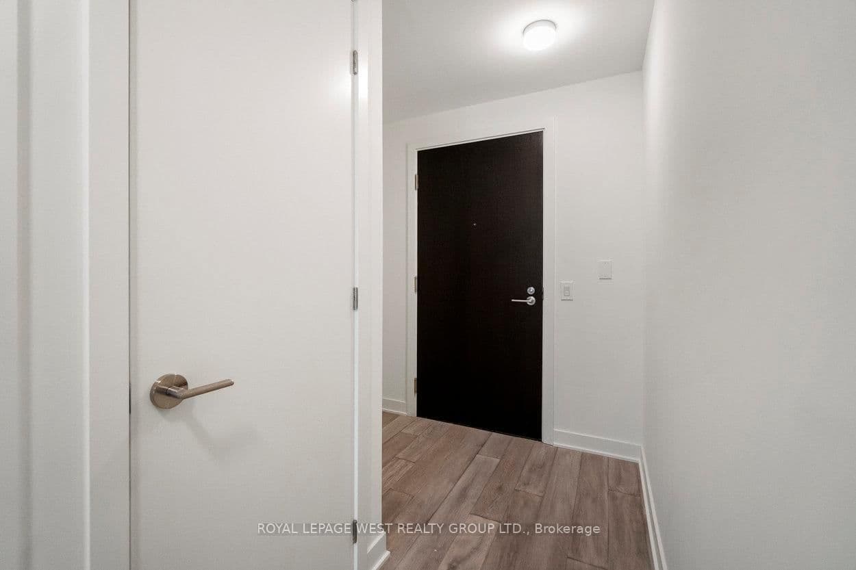 11 Yorkville Avenue, Unit 1310 thumbnail 5