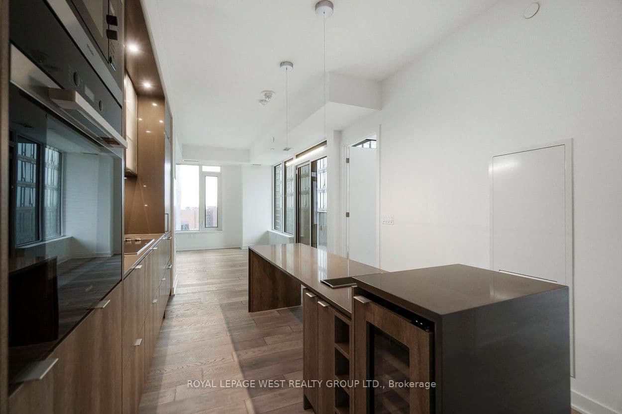 11 Yorkville Avenue, Unit 1310 thumbnail 7