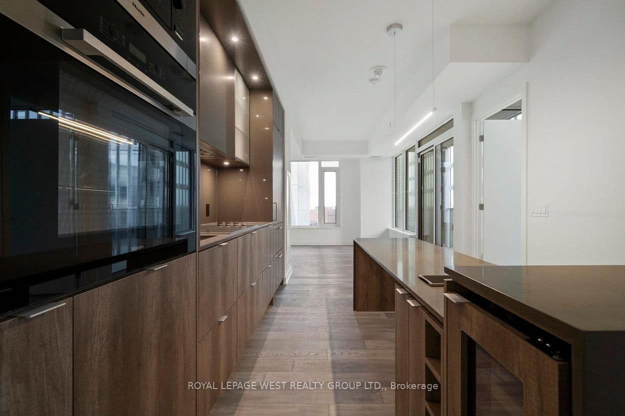 11 Yorkville Avenue, Unit 1310 thumbnail 8