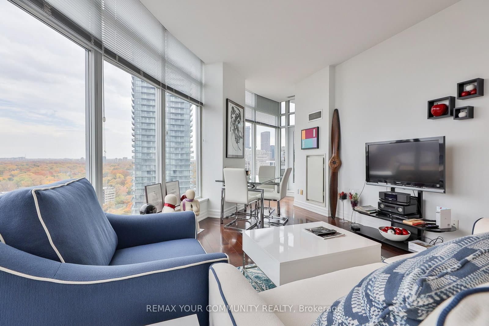 8 Scollard Street, Unit Ph 201 thumbnail 11
