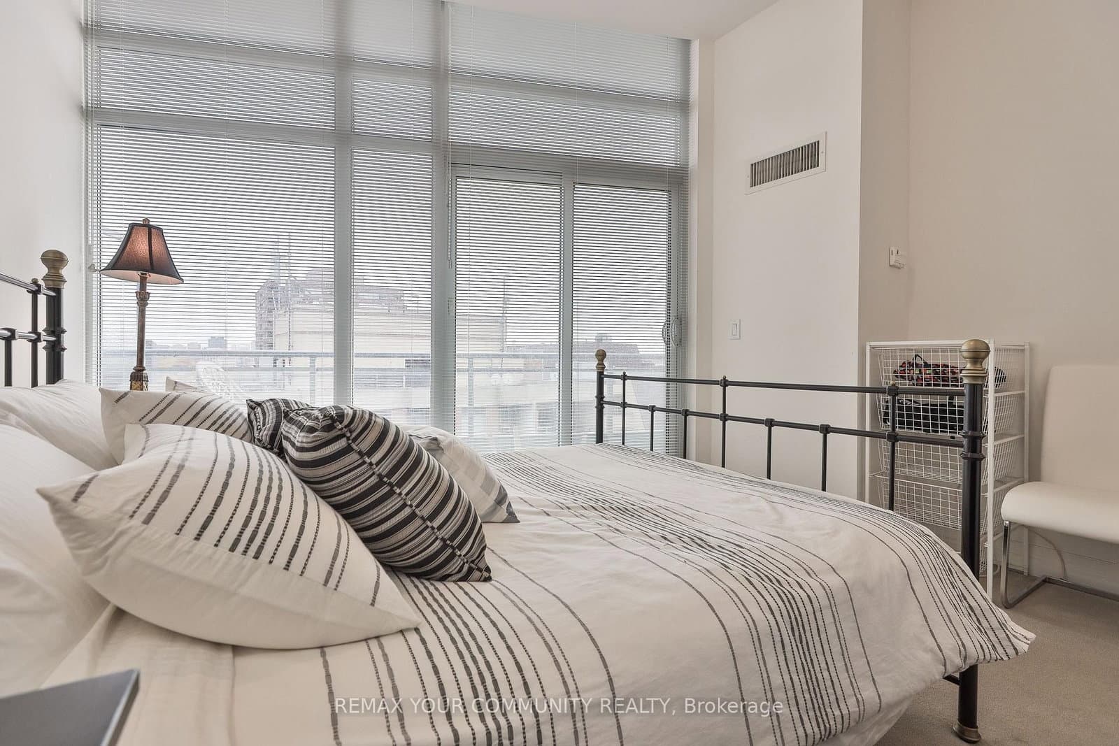 8 Scollard Street, Unit Ph 201 thumbnail 17