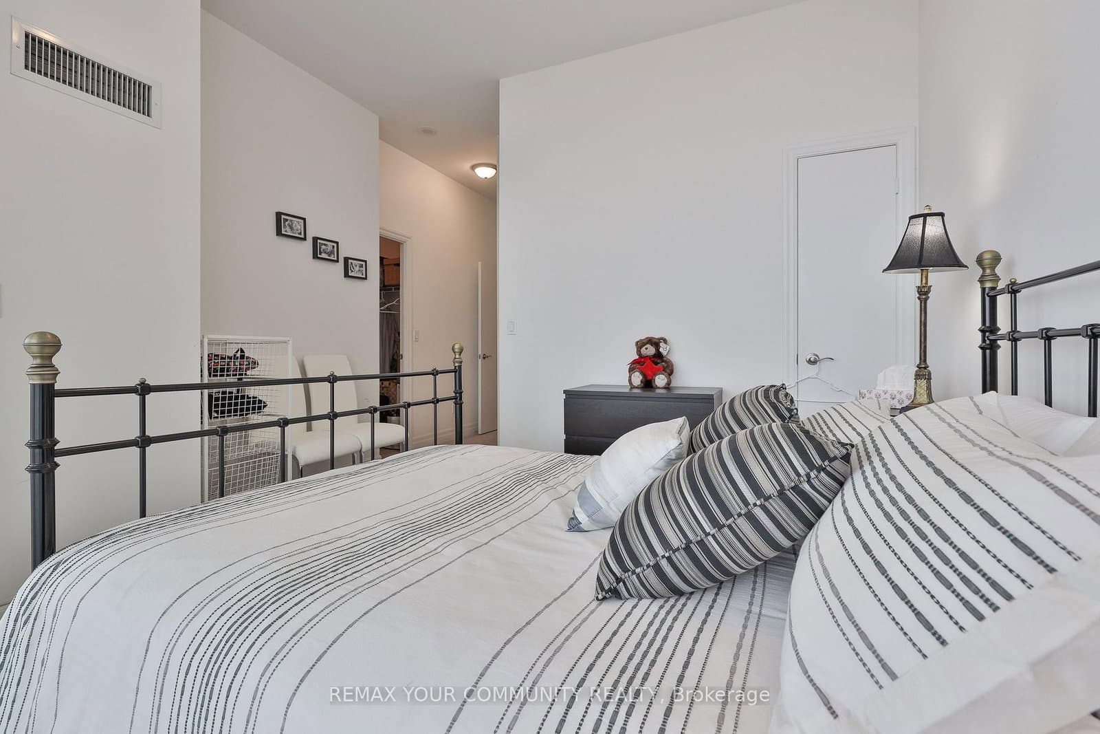 8 Scollard Street, Unit Ph 201 thumbnail 18