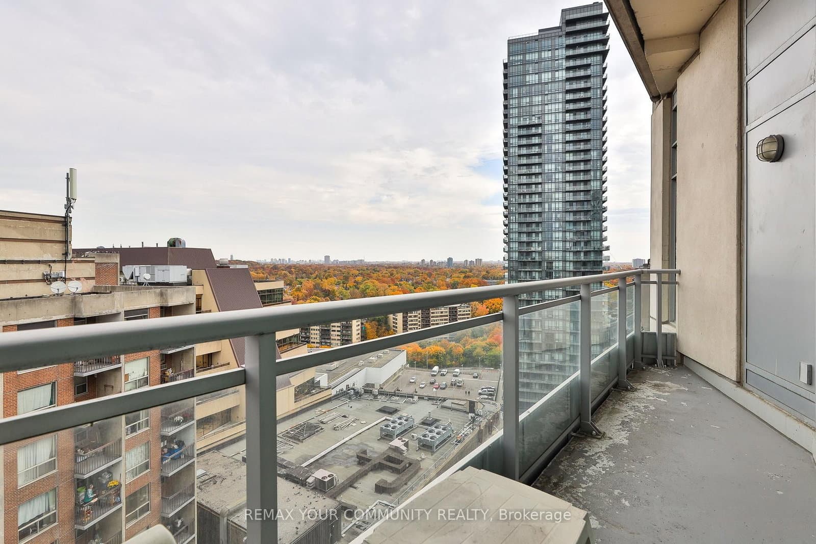 8 Scollard Street, Unit Ph 201 thumbnail 20