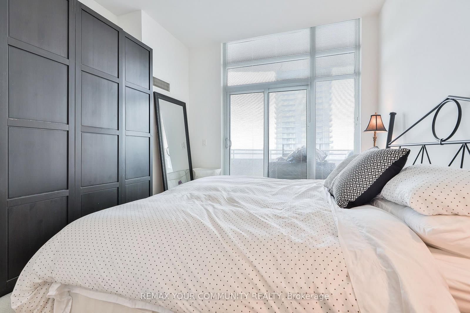8 Scollard Street, Unit Ph 201 thumbnail 25