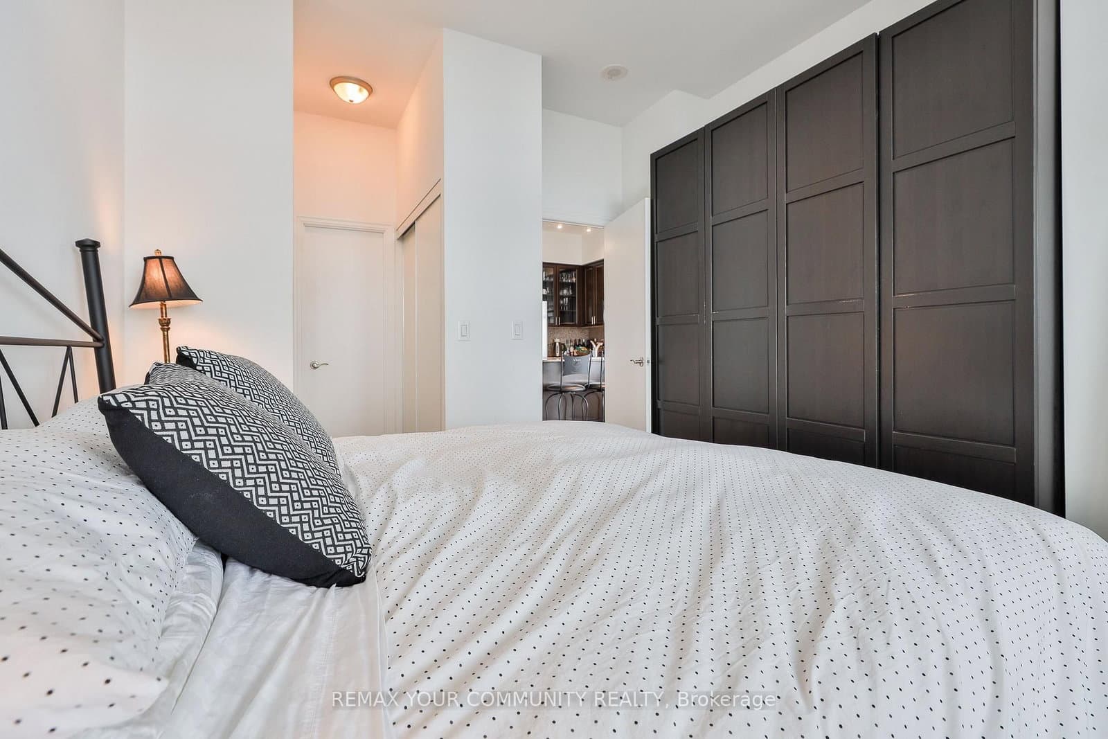 8 Scollard Street, Unit Ph 201 thumbnail 27