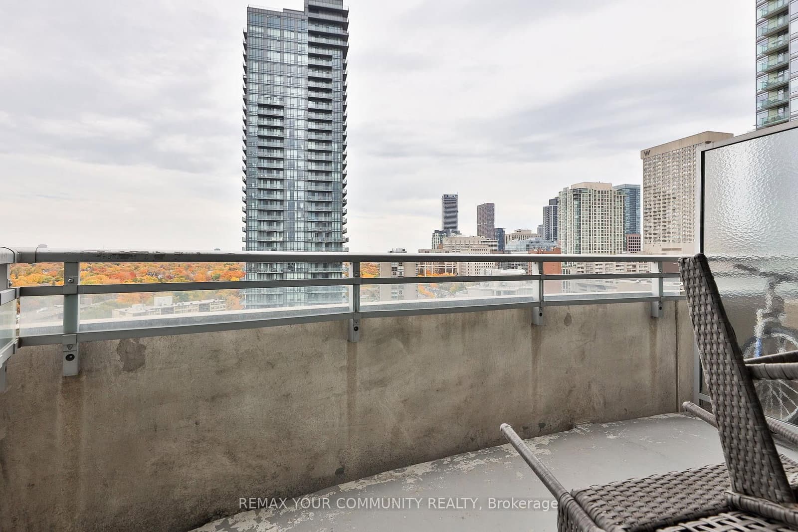 8 Scollard Street, Unit Ph 201 thumbnail 30