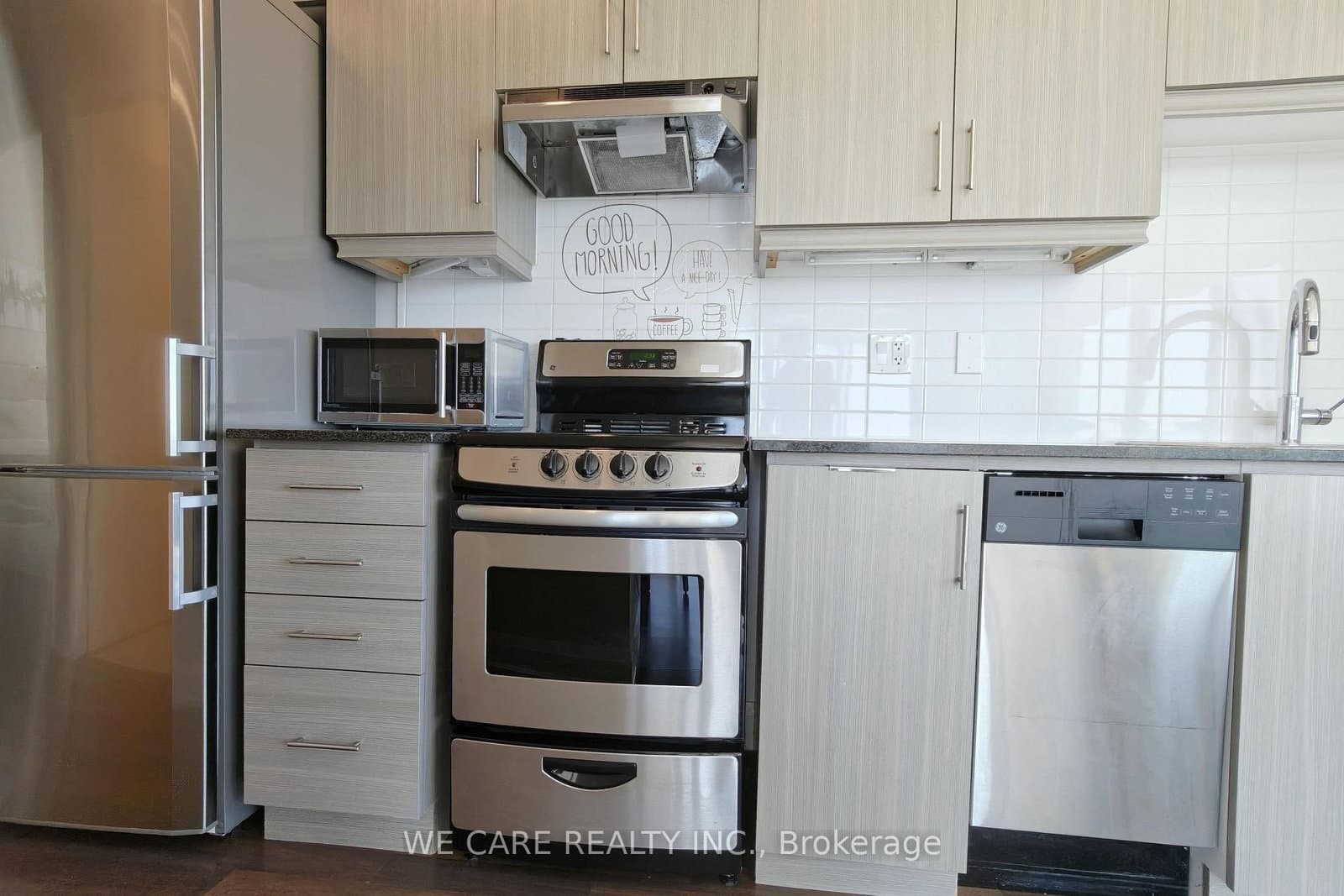 68 Canterbury Place, Unit PH05 thumbnail 13