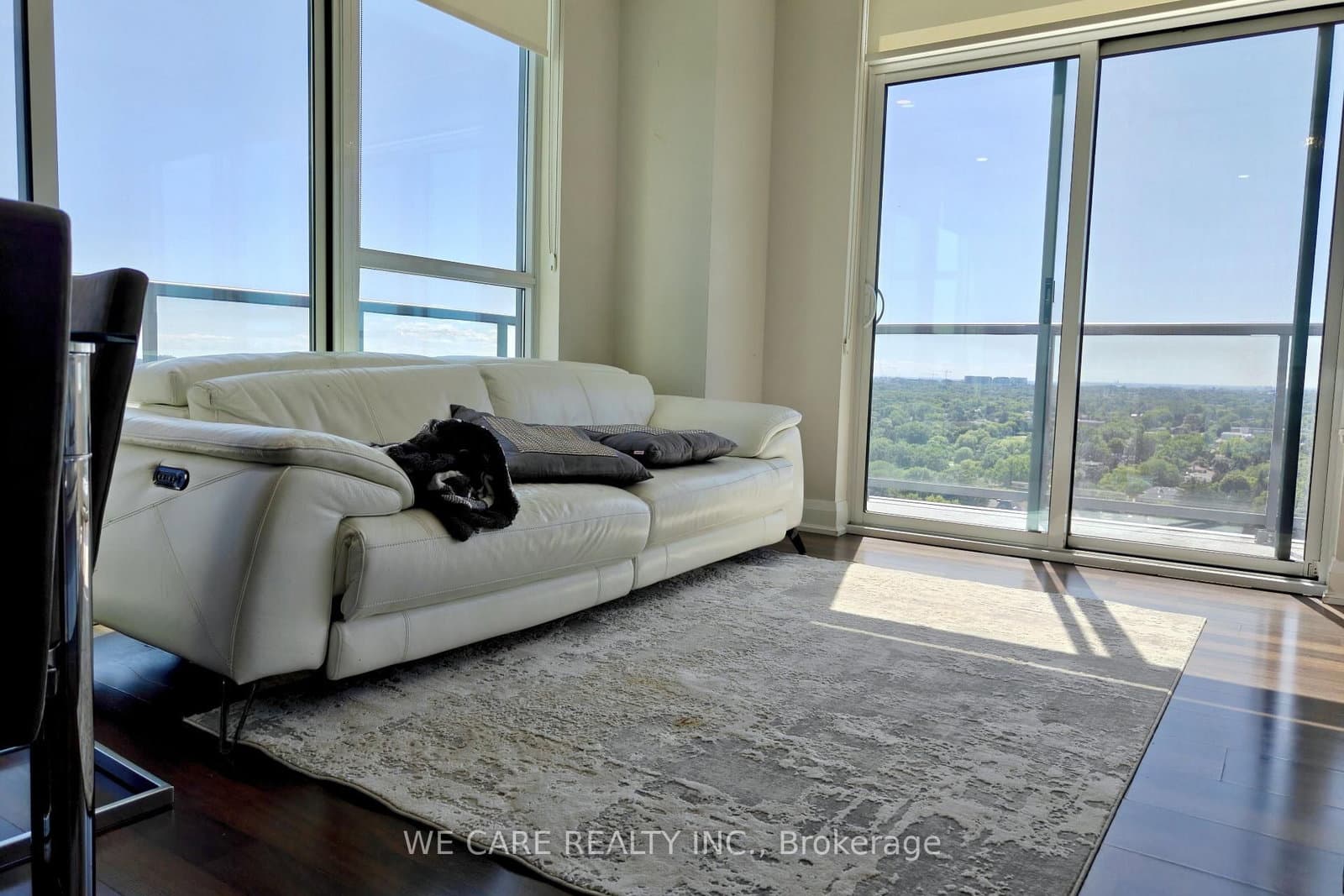 68 Canterbury Place, Unit PH05 thumbnail 2