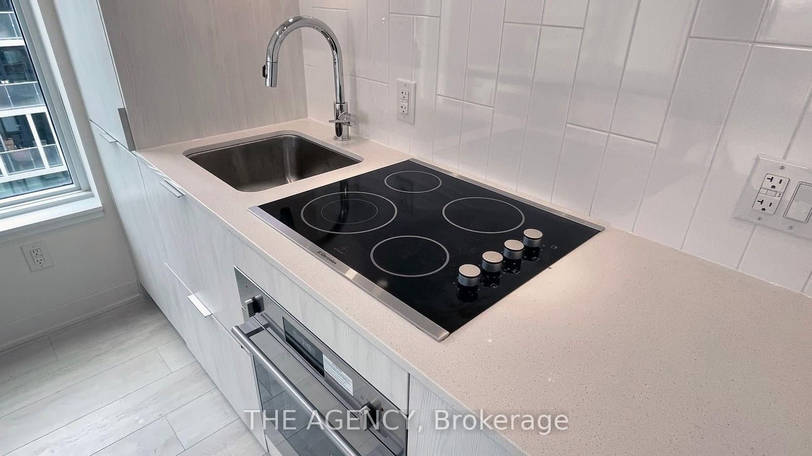 35 Tubman Avenue, Unit PH1115 thumbnail 7
