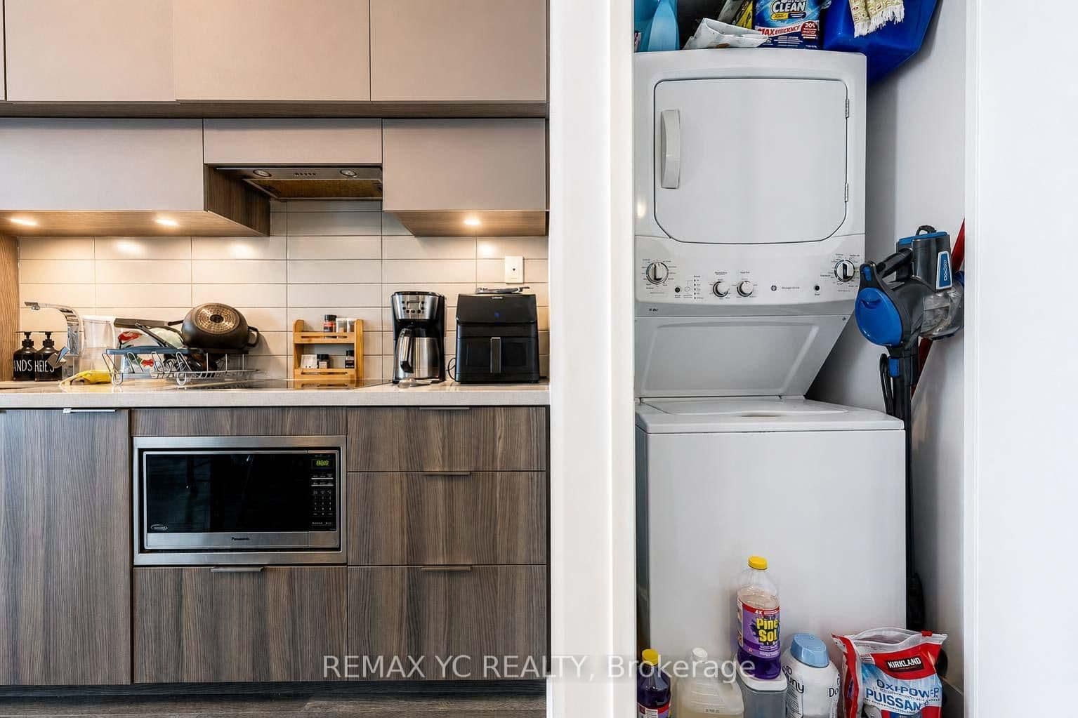 8 Eglinton Avenue E, Unit 4812 thumbnail 17