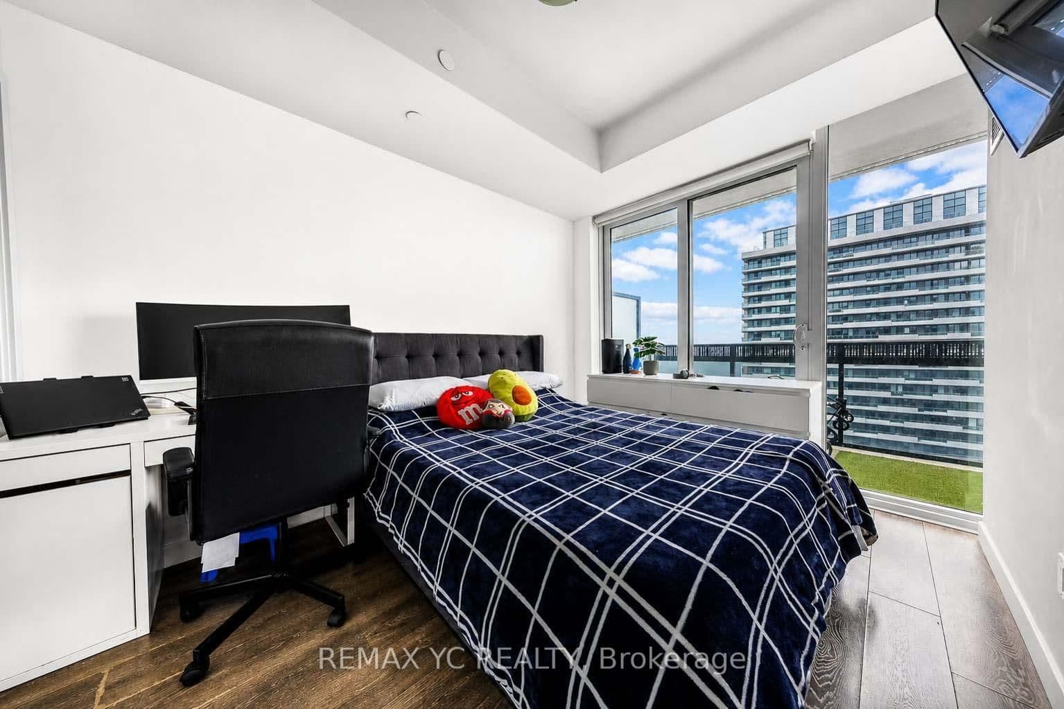 8 Eglinton Avenue E, Unit 4812 thumbnail 23