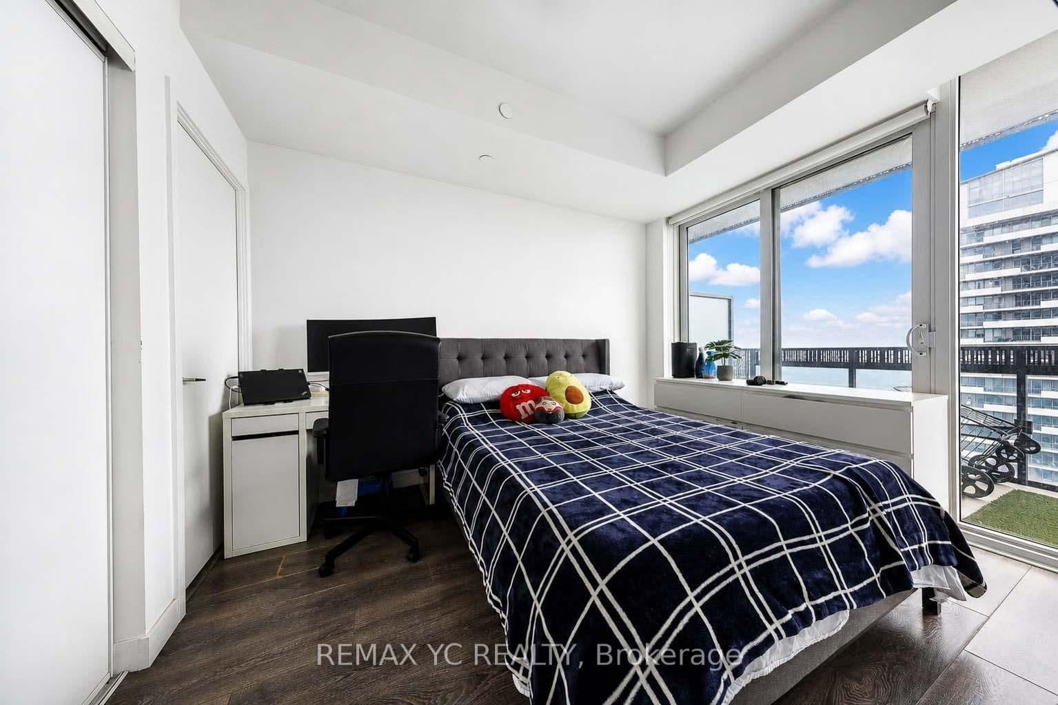 8 Eglinton Avenue E, Unit 4812 thumbnail 24