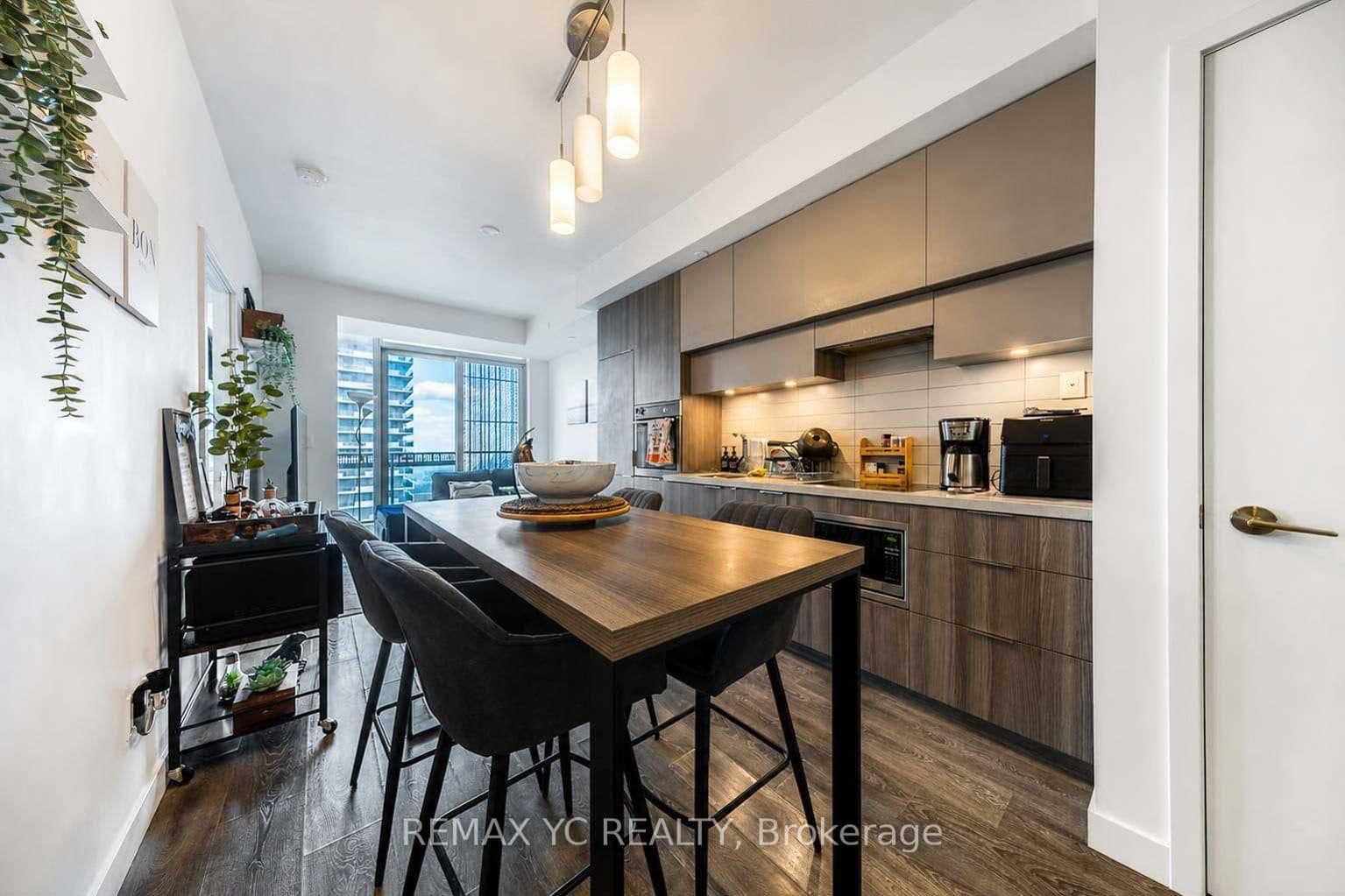 8 Eglinton Avenue E, Unit 4812 thumbnail 3